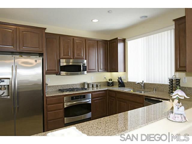 Detail Gallery Image 2 of 11 For 1053  Iron Wheel Street, Santee,  CA 92071 - 3 Beds | 2/2 Baths