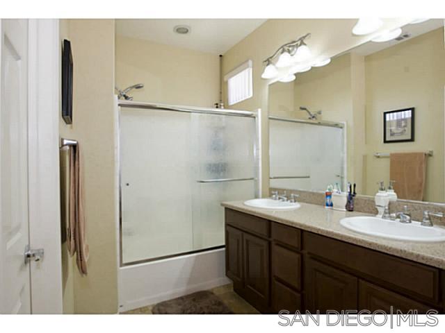 Detail Gallery Image 6 of 11 For 1053  Iron Wheel Street, Santee,  CA 92071 - 3 Beds | 2/2 Baths