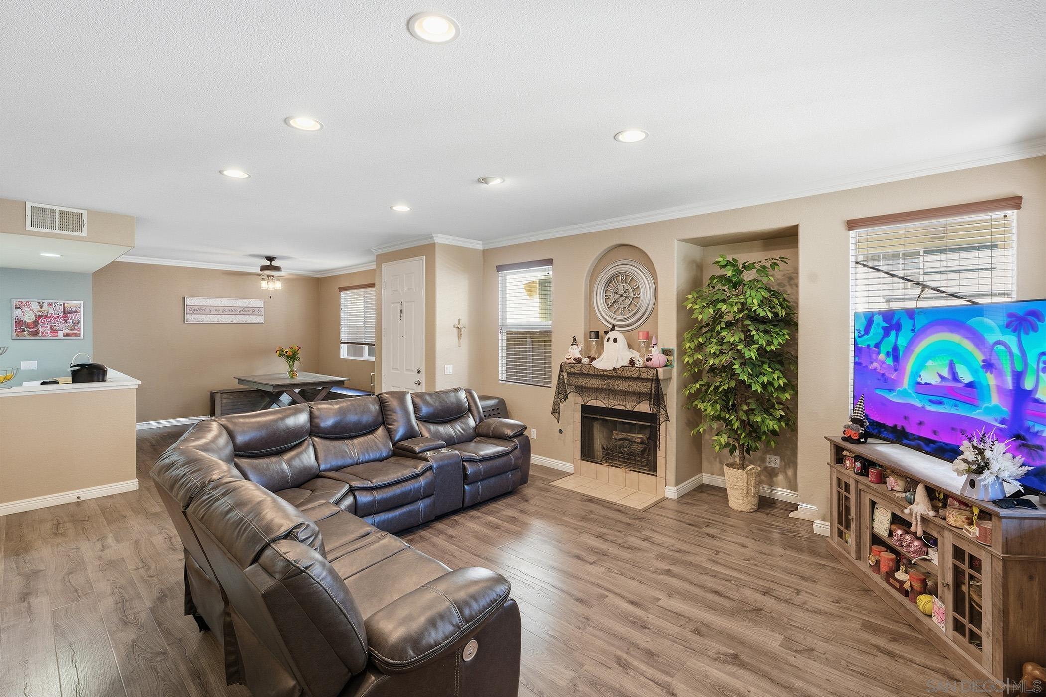 Detail Gallery Image 5 of 25 For 1884  Monaco, Chula Vista,  CA 91913 - 3 Beds | 2/1 Baths