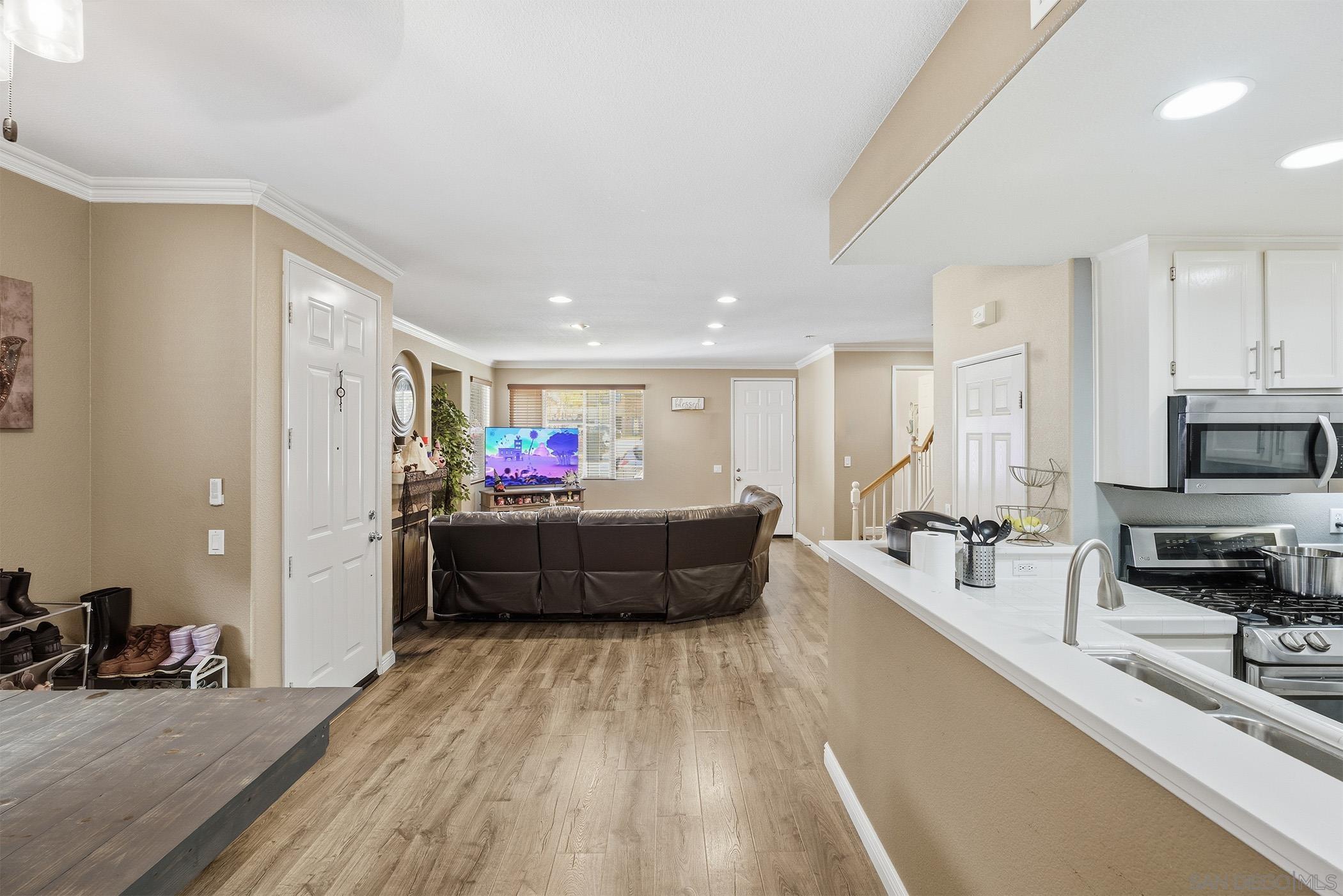 Detail Gallery Image 7 of 25 For 1884  Monaco, Chula Vista,  CA 91913 - 3 Beds | 2/1 Baths