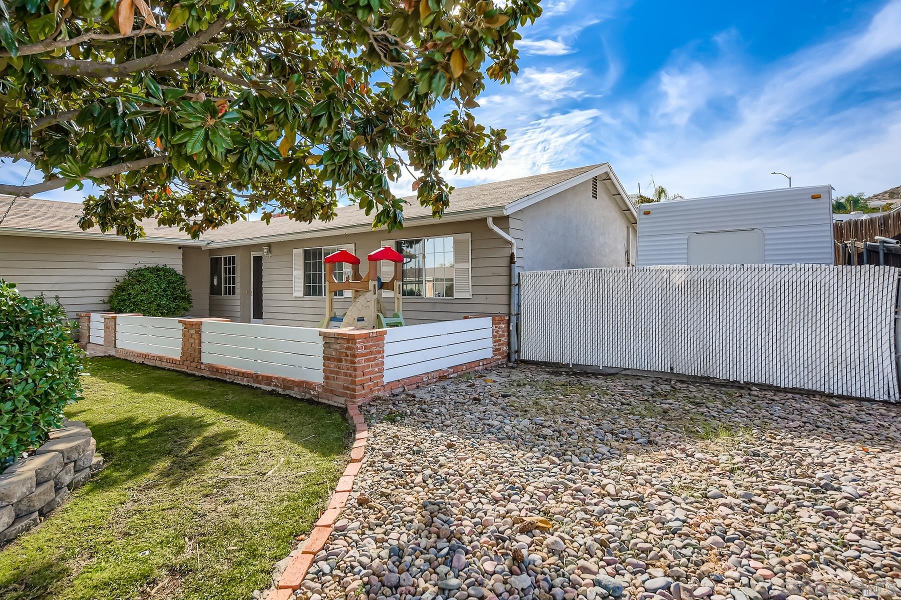 Detail Gallery Image 3 of 23 For 9760  Pebble Beach Dr, Santee,  CA 92071 - 4 Beds | 2 Baths