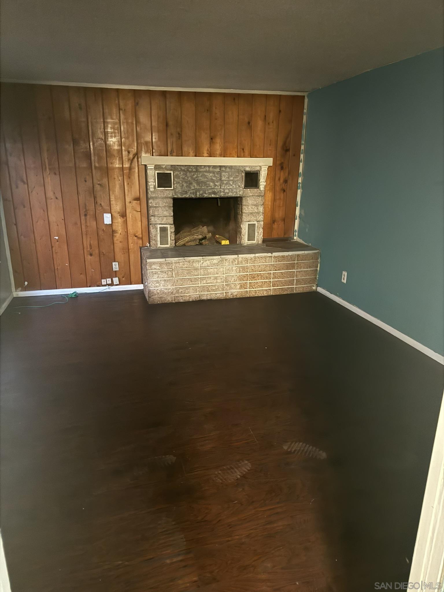 Detail Gallery Image 3 of 8 For 866  Merlin Dr, San Diego,  CA 92114 - 3 Beds | 1 Baths