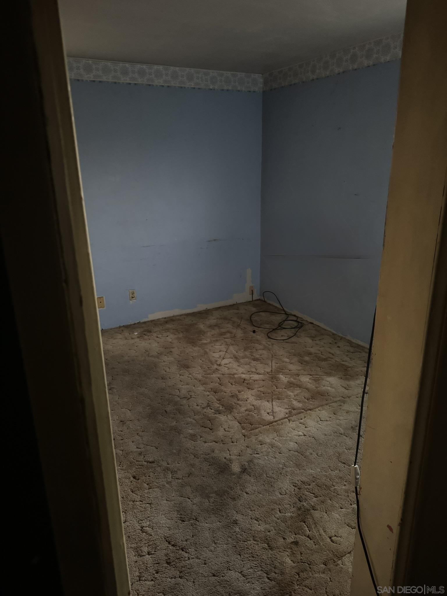 Detail Gallery Image 4 of 8 For 866  Merlin Dr, San Diego,  CA 92114 - 3 Beds | 1 Baths