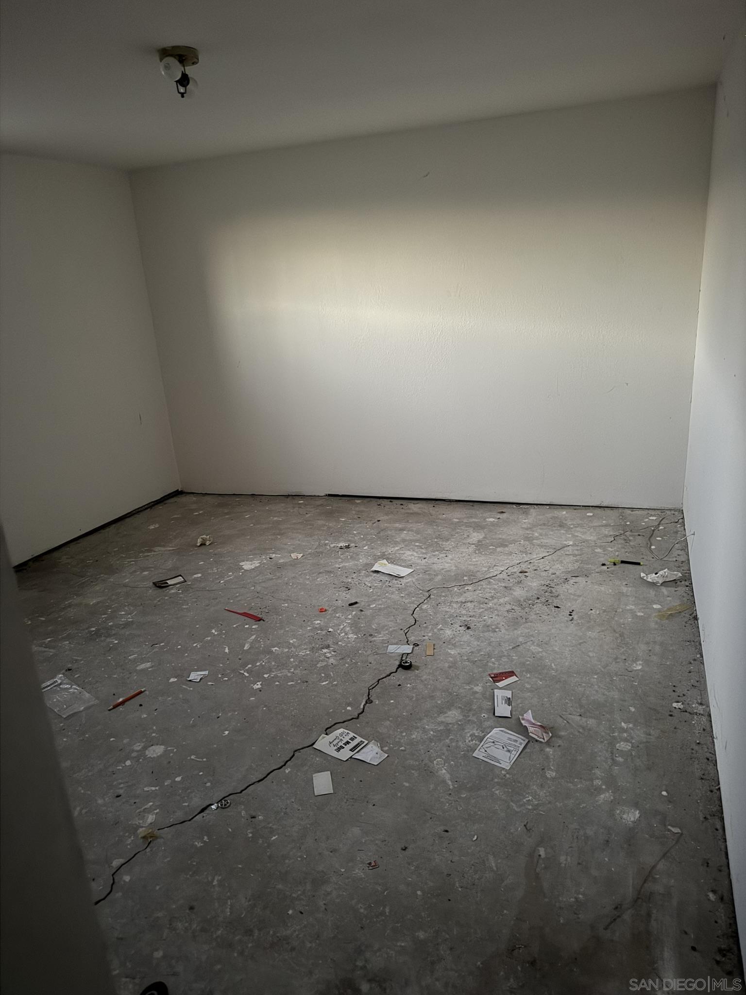 Detail Gallery Image 8 of 8 For 866  Merlin Dr, San Diego,  CA 92114 - 3 Beds | 1 Baths