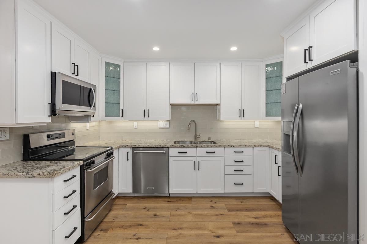 Detail Gallery Image 20 of 37 For 4353  Nobel Dr  #64,  San Diego,  CA 92122 - 3 Beds | 2/1 Baths