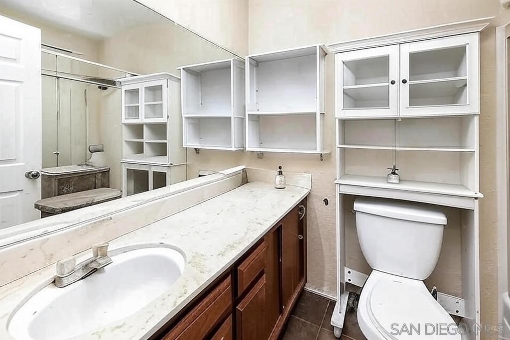 Detail Gallery Image 4 of 6 For 3329  Mandy Lane, Spring Valley,  CA 91977 - 5 Beds | 2/1 Baths