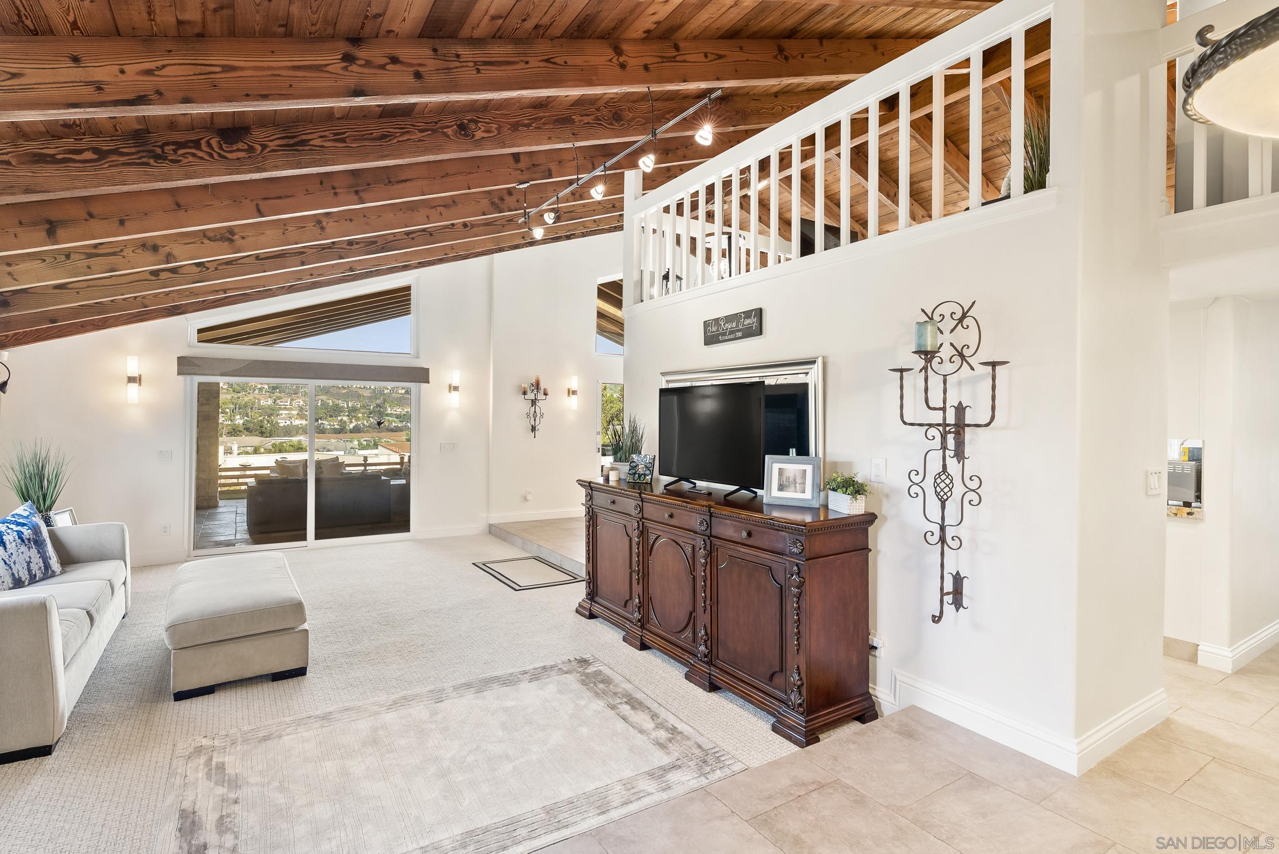 Detail Gallery Image 11 of 68 For 7548  Viejo Castilla Way, Carlsbad,  CA 92009 - 4 Beds | 3 Baths