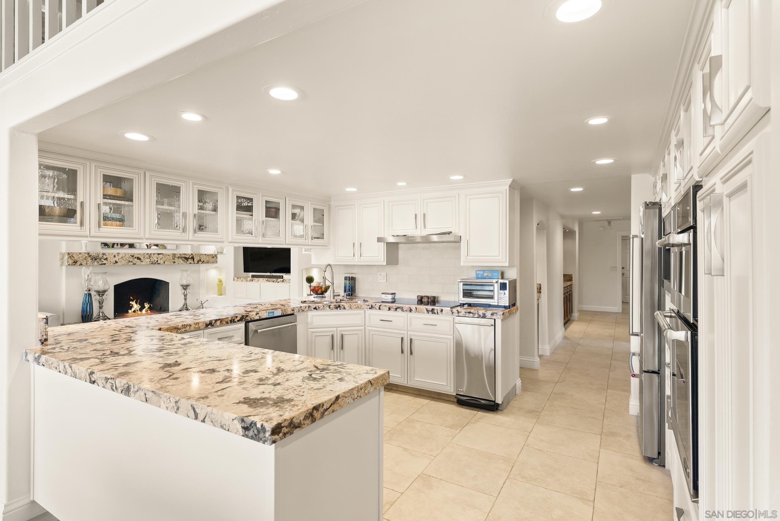 Detail Gallery Image 15 of 68 For 7548  Viejo Castilla Way, Carlsbad,  CA 92009 - 4 Beds | 3 Baths