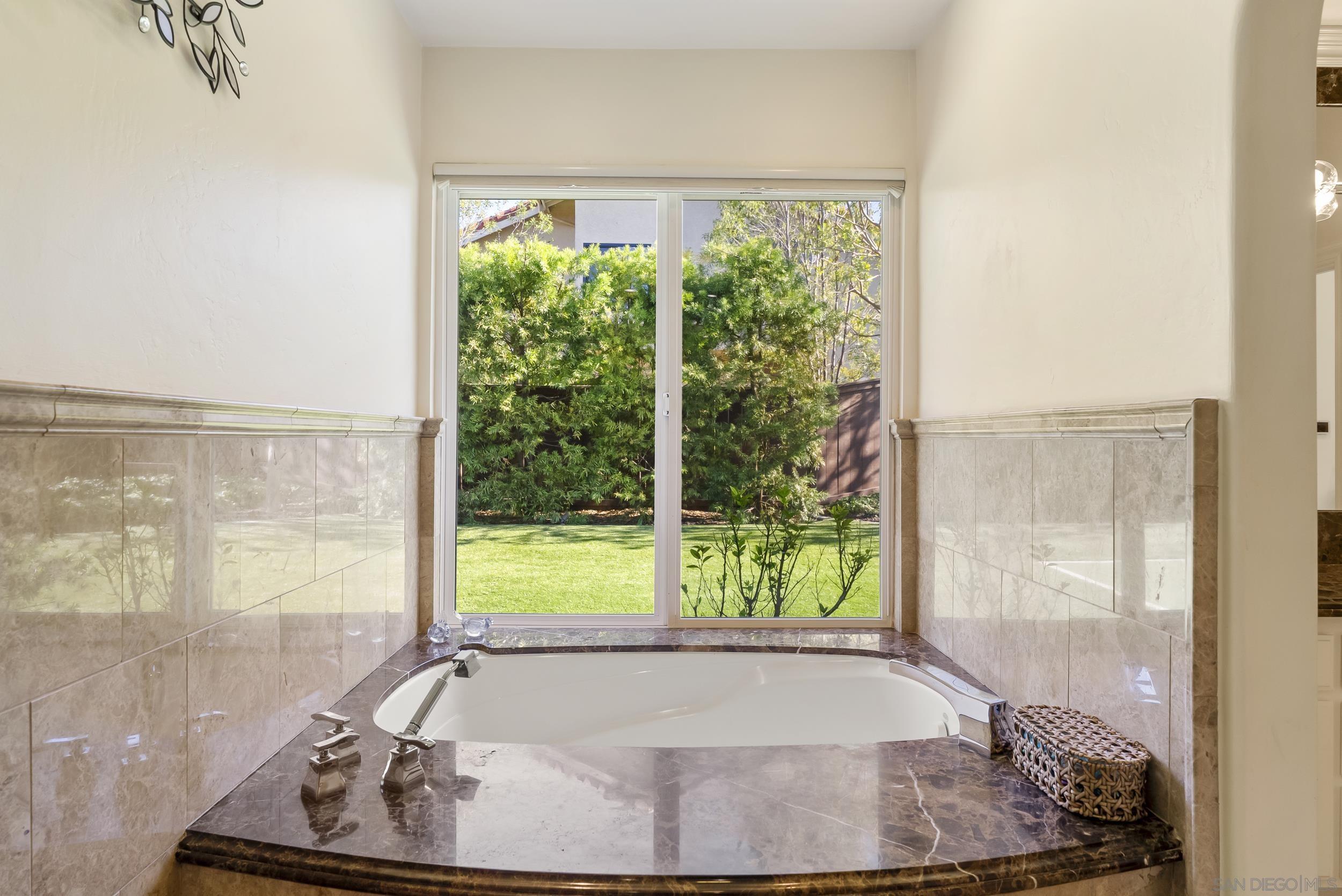 Detail Gallery Image 37 of 68 For 7548  Viejo Castilla Way, Carlsbad,  CA 92009 - 4 Beds | 3 Baths