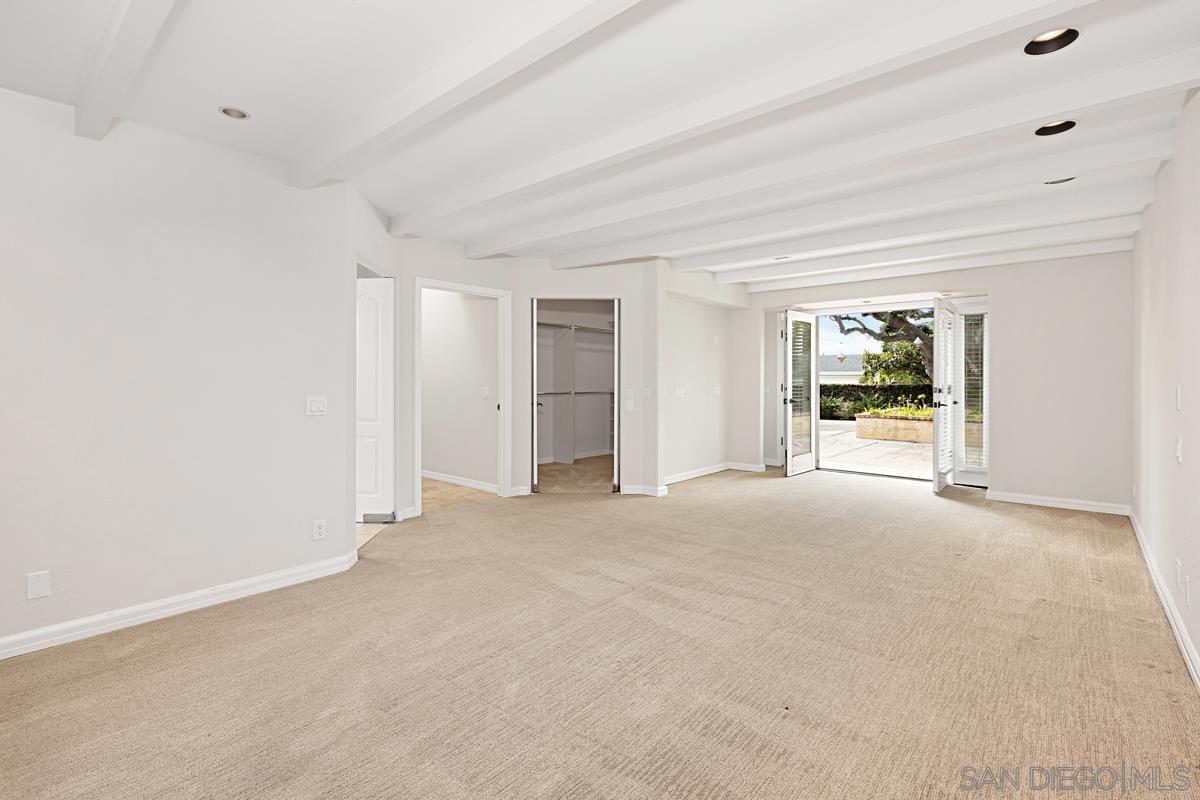 Detail Gallery Image 19 of 39 For 8871  Nottingham Pl, La Jolla,  CA 92037 - 5 Beds | 4 Baths