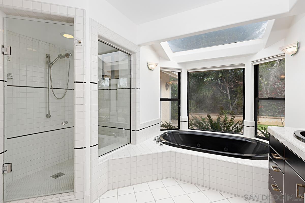 Detail Gallery Image 23 of 39 For 8871  Nottingham Pl, La Jolla,  CA 92037 - 5 Beds | 4 Baths