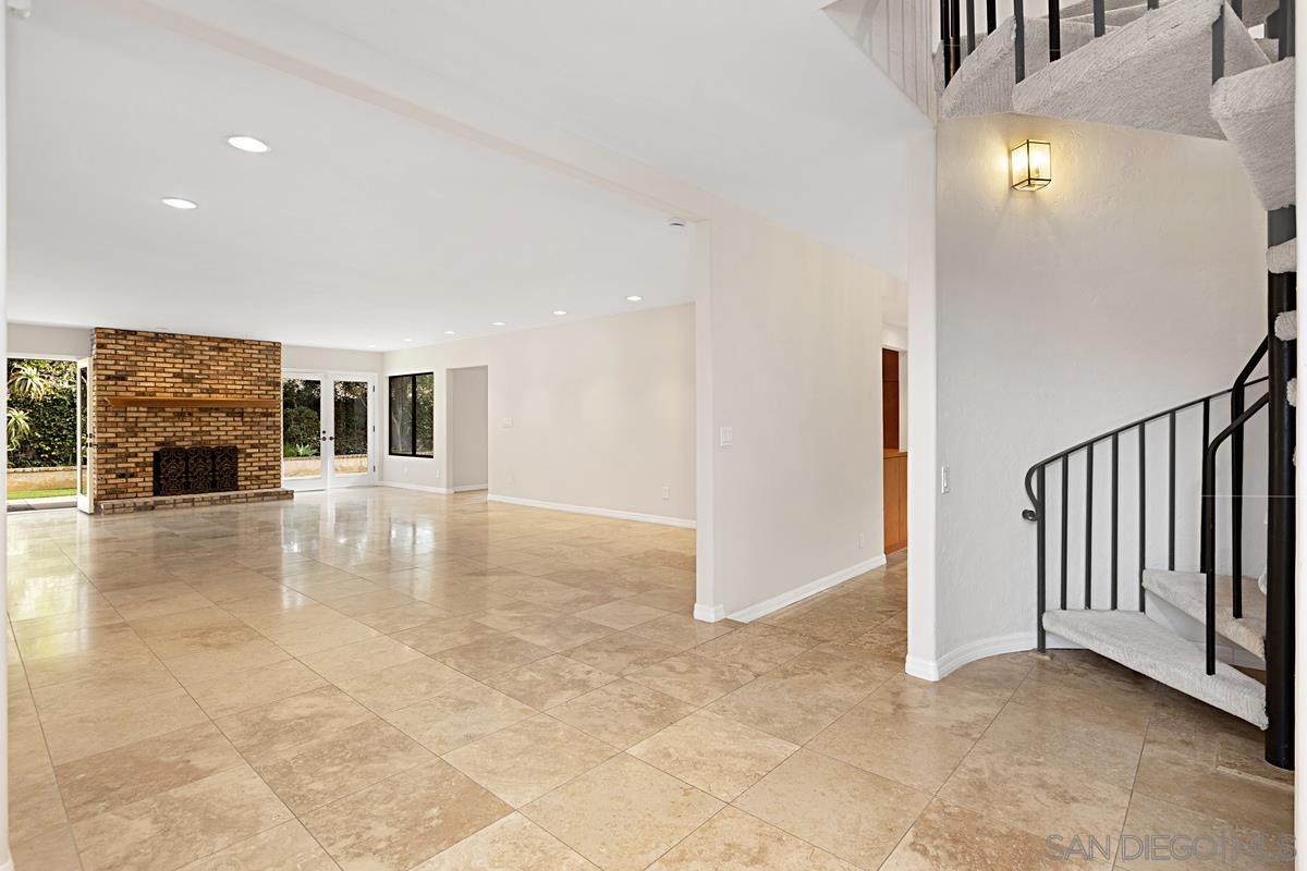 Detail Gallery Image 24 of 39 For 8871  Nottingham Pl, La Jolla,  CA 92037 - 5 Beds | 4 Baths