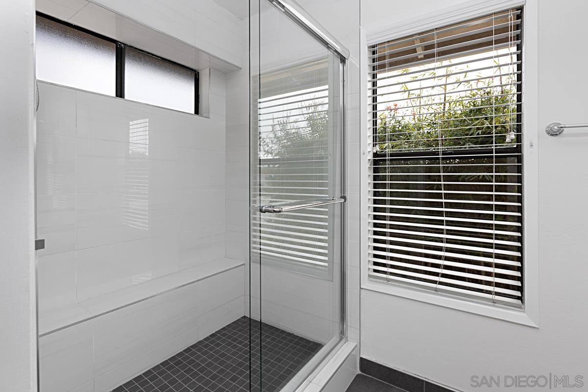 Detail Gallery Image 29 of 39 For 8871  Nottingham Pl, La Jolla,  CA 92037 - 5 Beds | 4 Baths