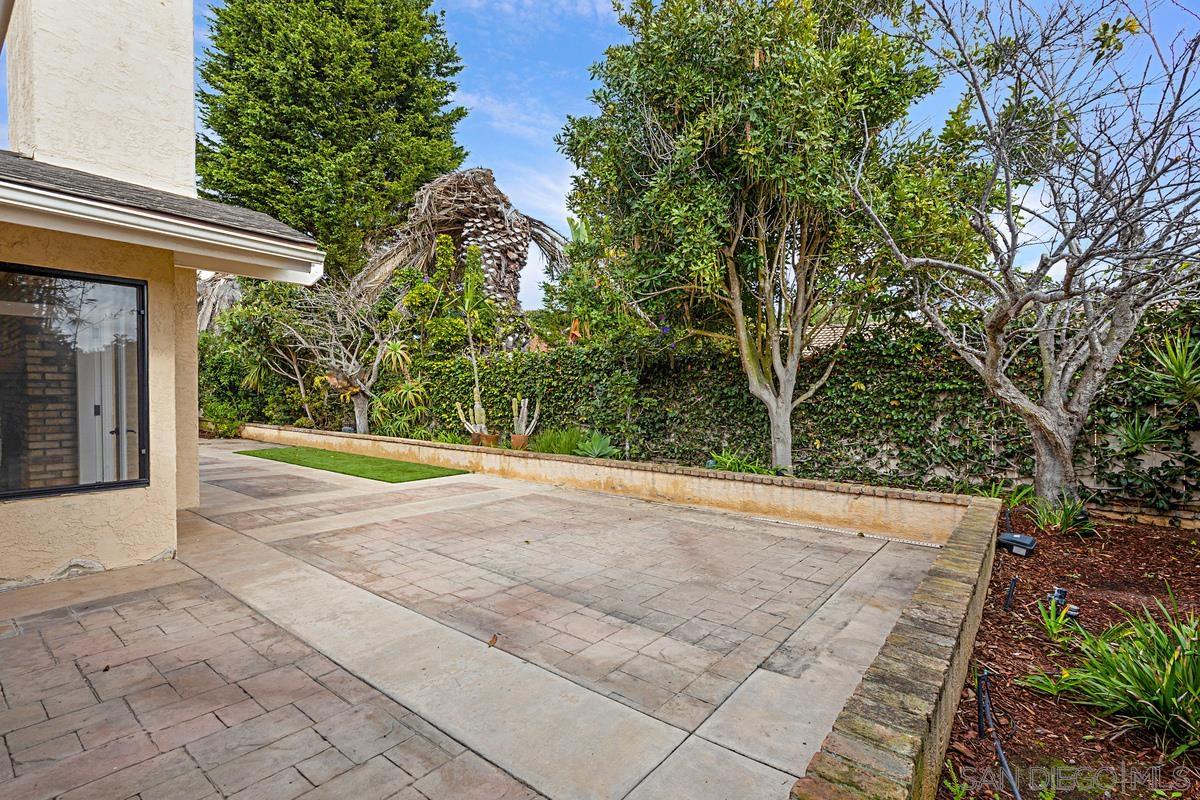 Detail Gallery Image 33 of 39 For 8871  Nottingham Pl, La Jolla,  CA 92037 - 5 Beds | 4 Baths