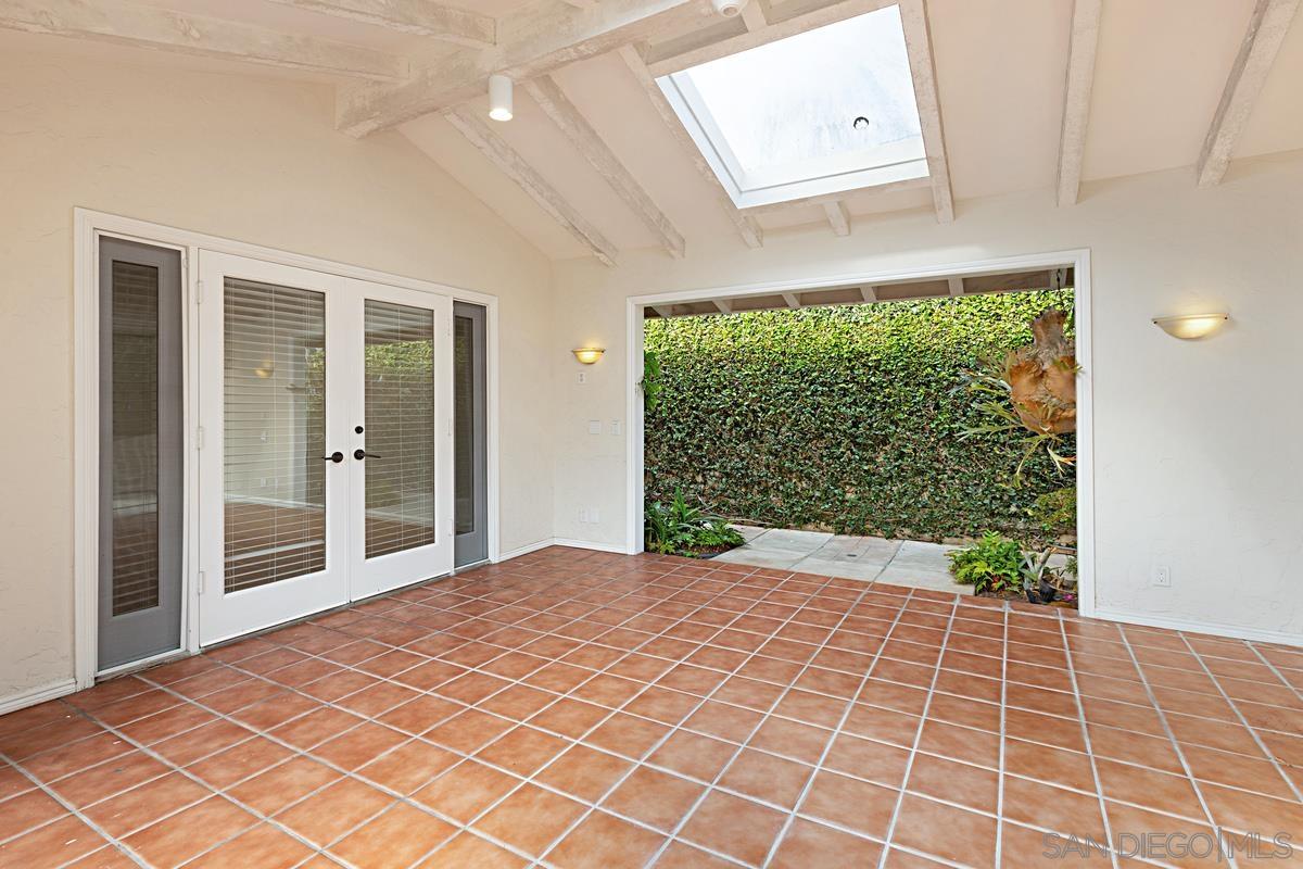 Detail Gallery Image 36 of 39 For 8871  Nottingham Pl, La Jolla,  CA 92037 - 5 Beds | 4 Baths