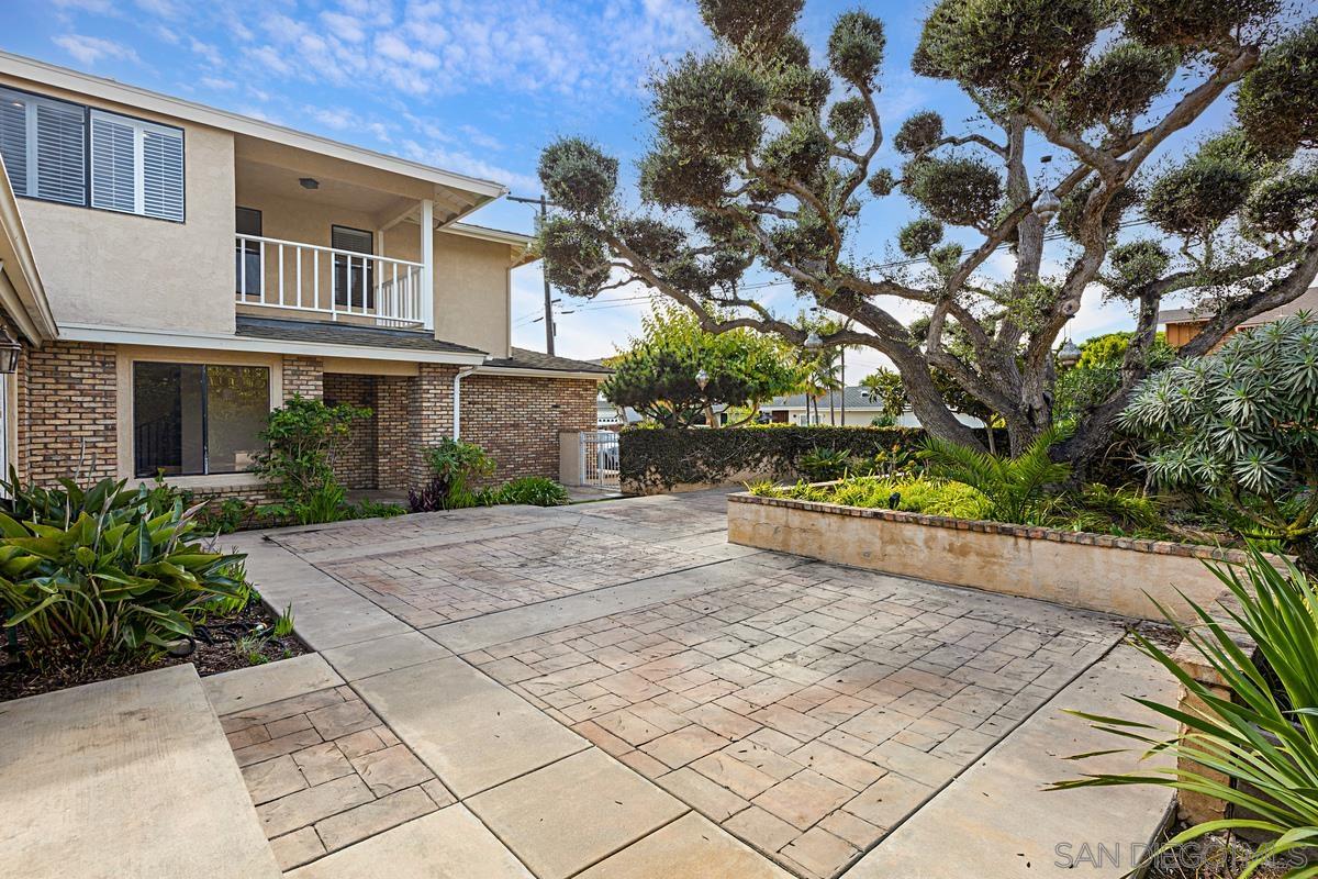 Detail Gallery Image 5 of 39 For 8871  Nottingham Pl, La Jolla,  CA 92037 - 5 Beds | 4 Baths