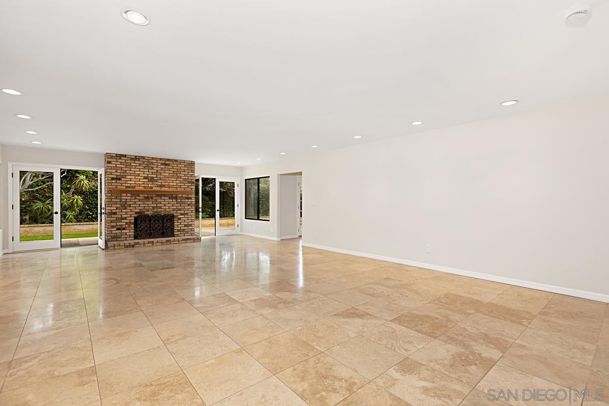 Detail Gallery Image 6 of 39 For 8871  Nottingham Pl, La Jolla,  CA 92037 - 5 Beds | 4 Baths