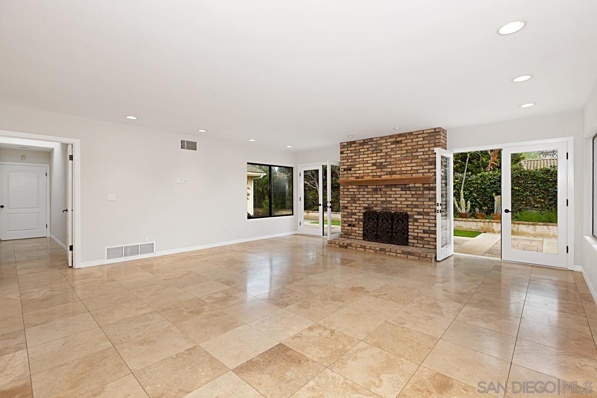 Detail Gallery Image 7 of 39 For 8871  Nottingham Pl, La Jolla,  CA 92037 - 5 Beds | 4 Baths