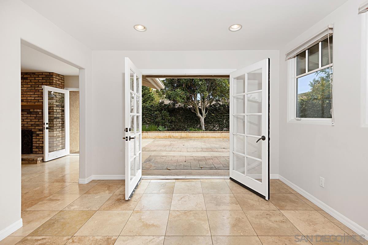 Detail Gallery Image 10 of 39 For 8871  Nottingham Pl, La Jolla,  CA 92037 - 5 Beds | 4 Baths