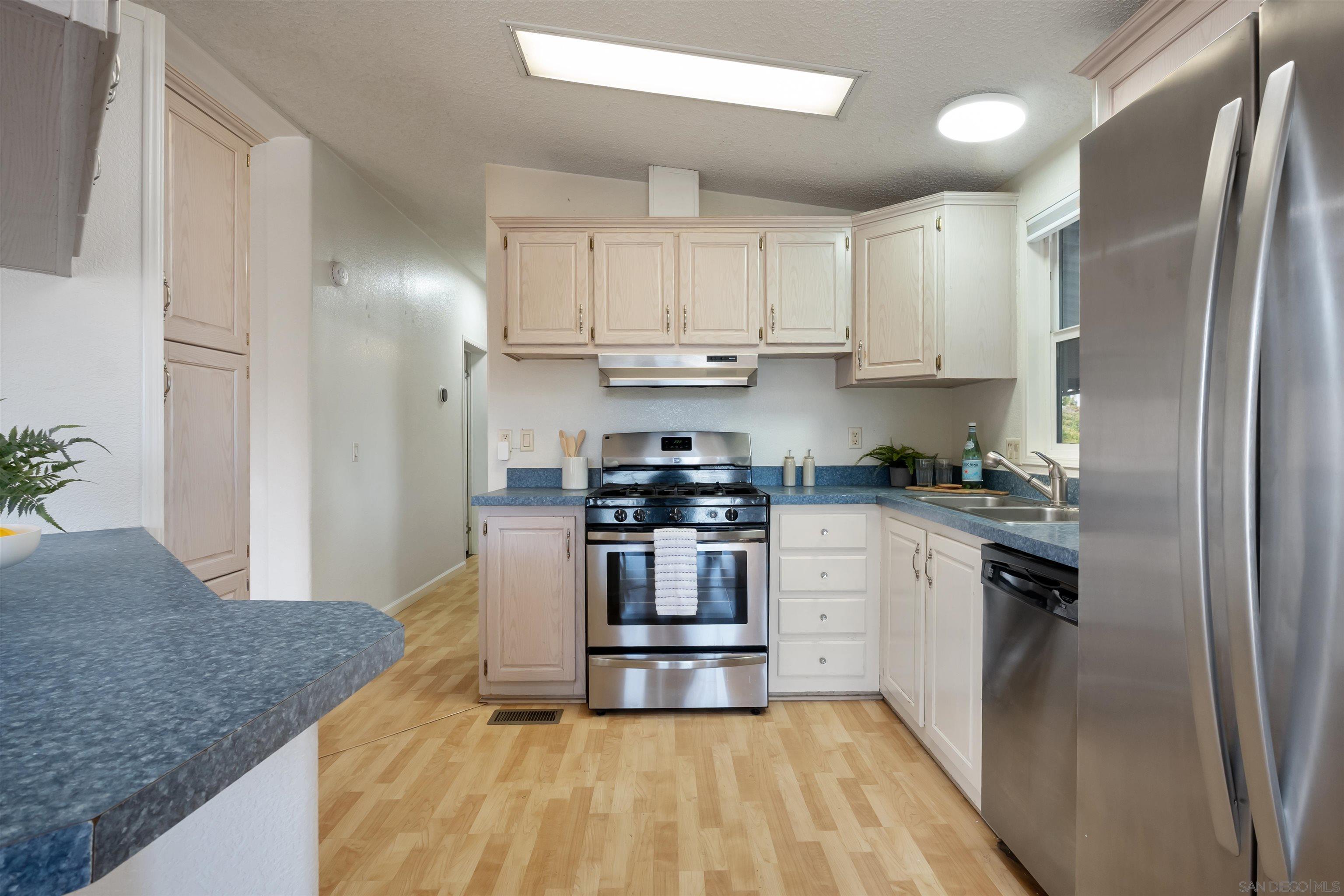 Detail Gallery Image 16 of 29 For 13162  Highway 8 Business  134, El Cajon,  CA 92021 - 3 Beds | 2 Baths