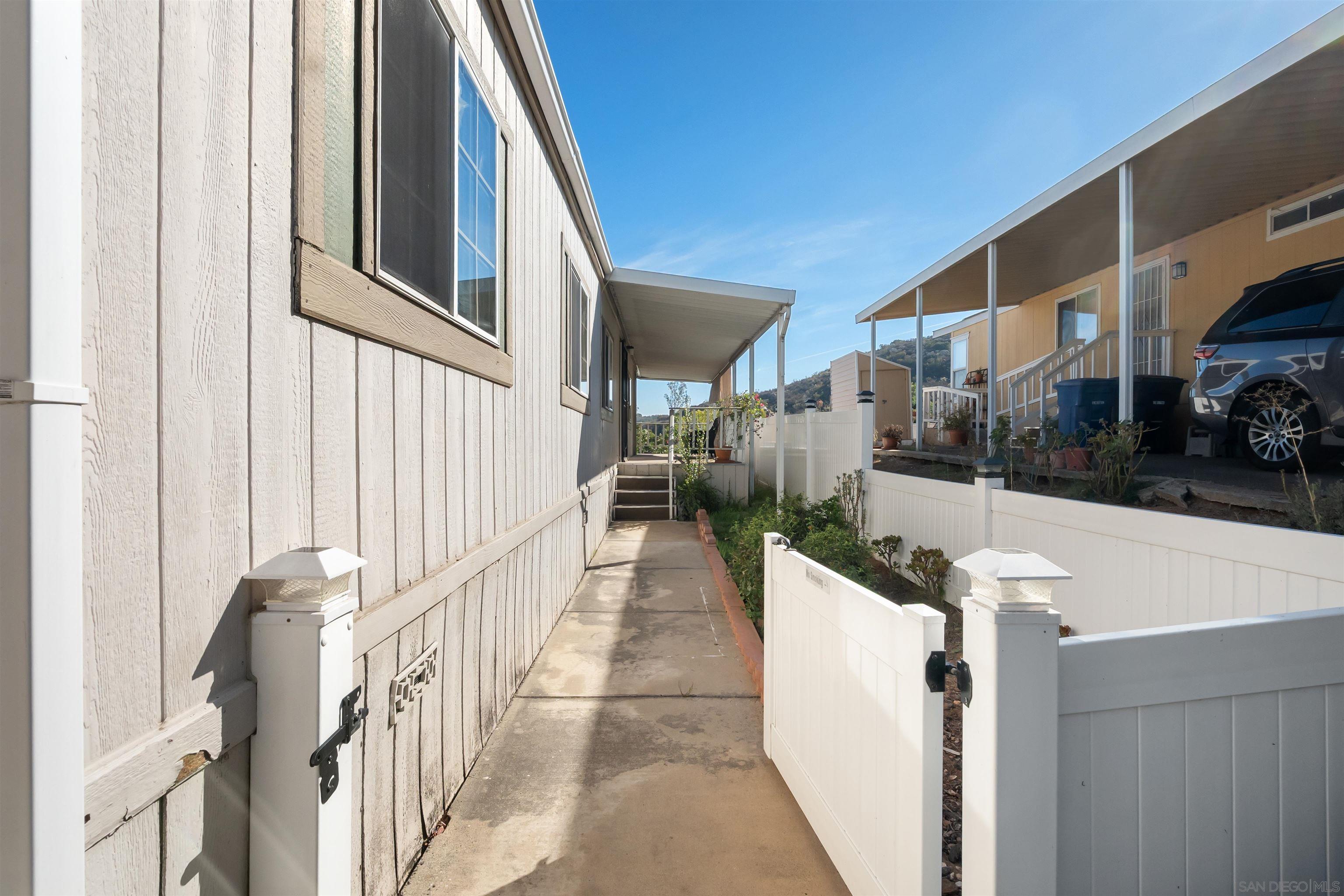 Detail Gallery Image 4 of 29 For 13162  Highway 8 Business  134, El Cajon,  CA 92021 - 3 Beds | 2 Baths