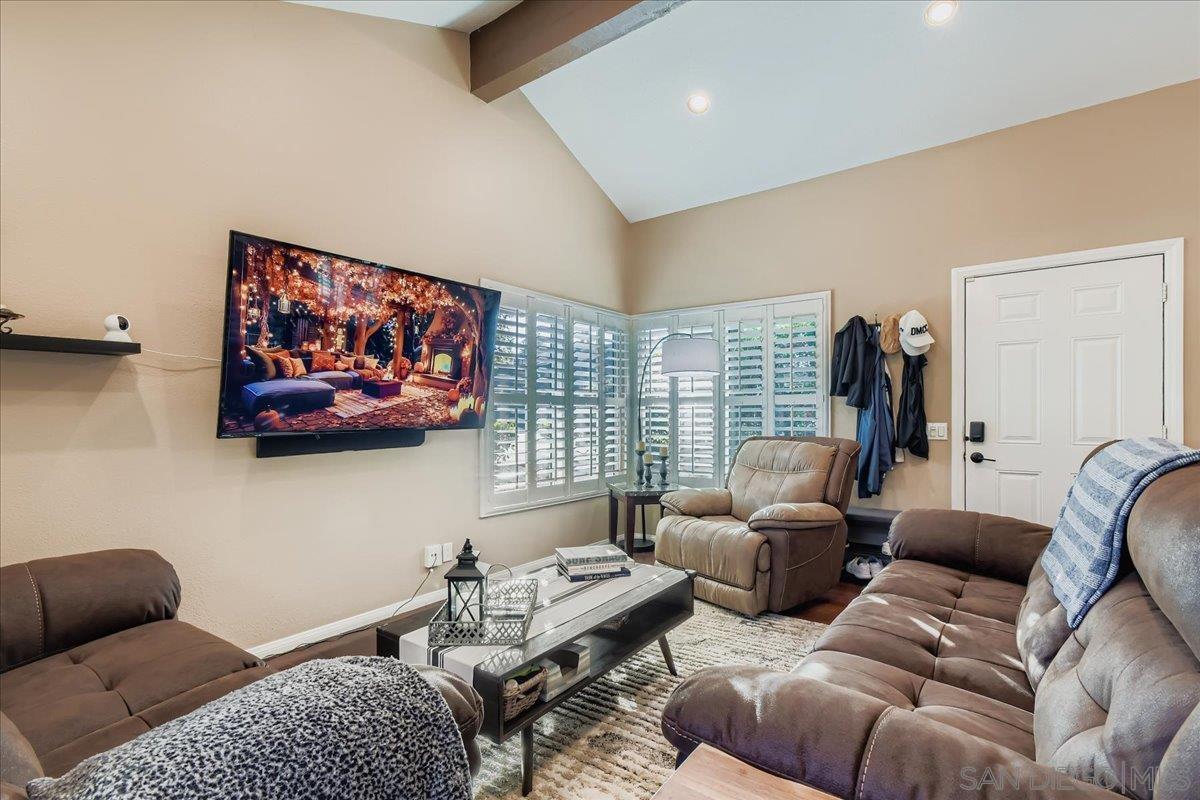 Detail Gallery Image 11 of 32 For 5450  Rebolla Lane, San Diego,  CA 92124 - 4 Beds | 2/1 Baths