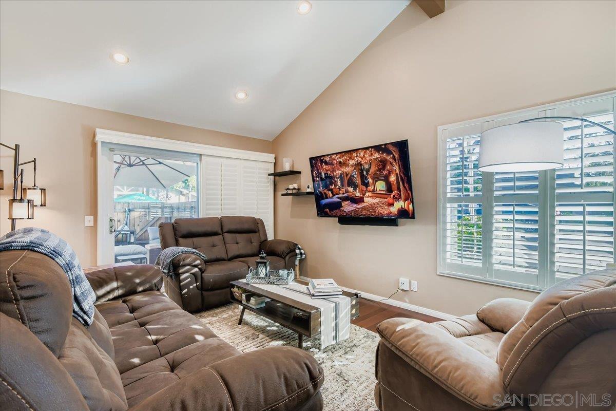 Detail Gallery Image 3 of 32 For 5450  Rebolla Lane, San Diego,  CA 92124 - 4 Beds | 2/1 Baths