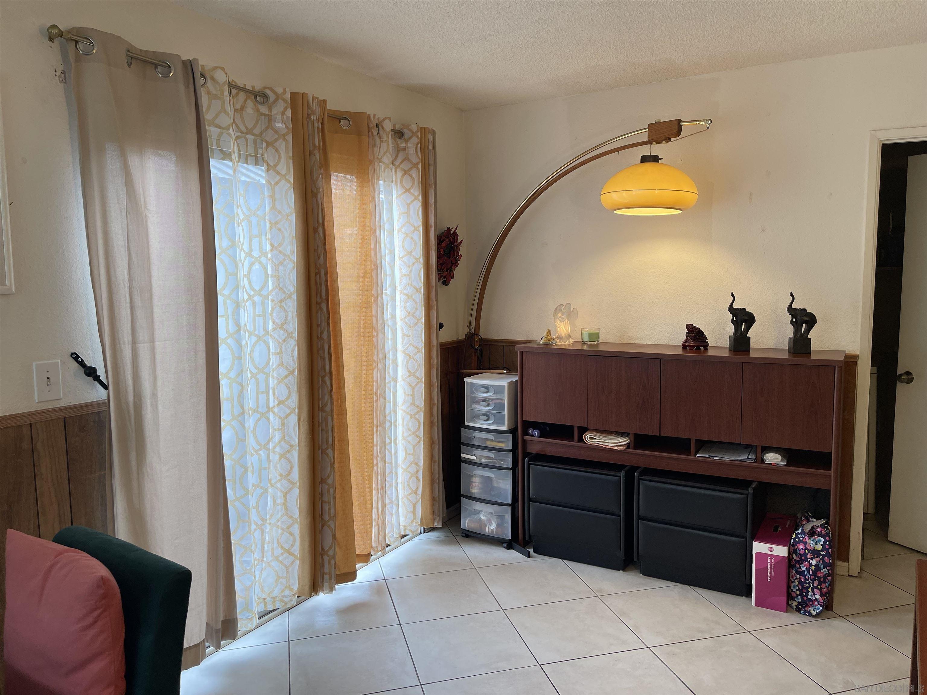 Detail Gallery Image 11 of 14 For 7483  Tooma  #B,  San Diego,  CA 92139 - 3 Beds | 2/1 Baths