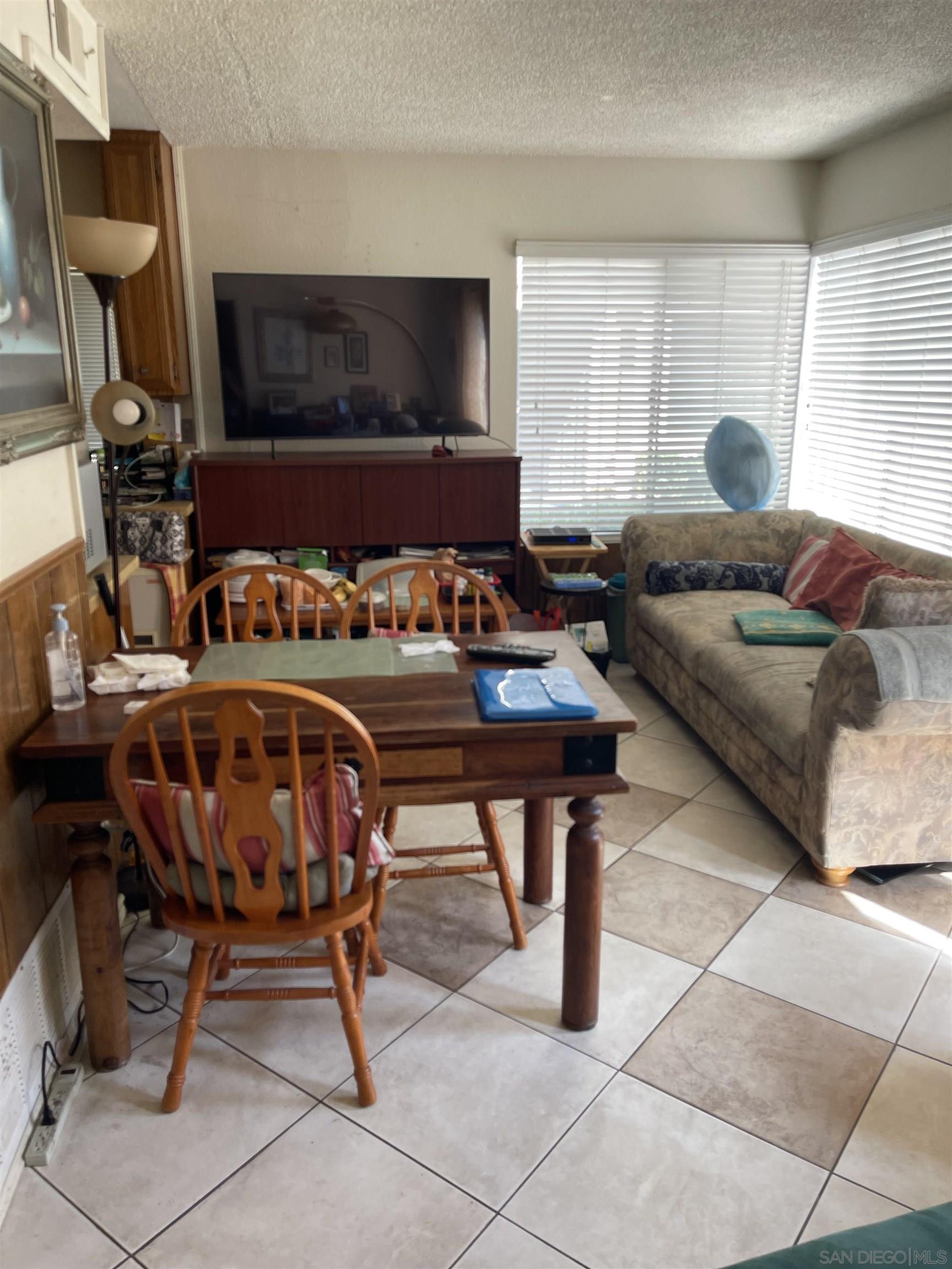 Detail Gallery Image 5 of 14 For 7483  Tooma  #B,  San Diego,  CA 92139 - 3 Beds | 2/1 Baths