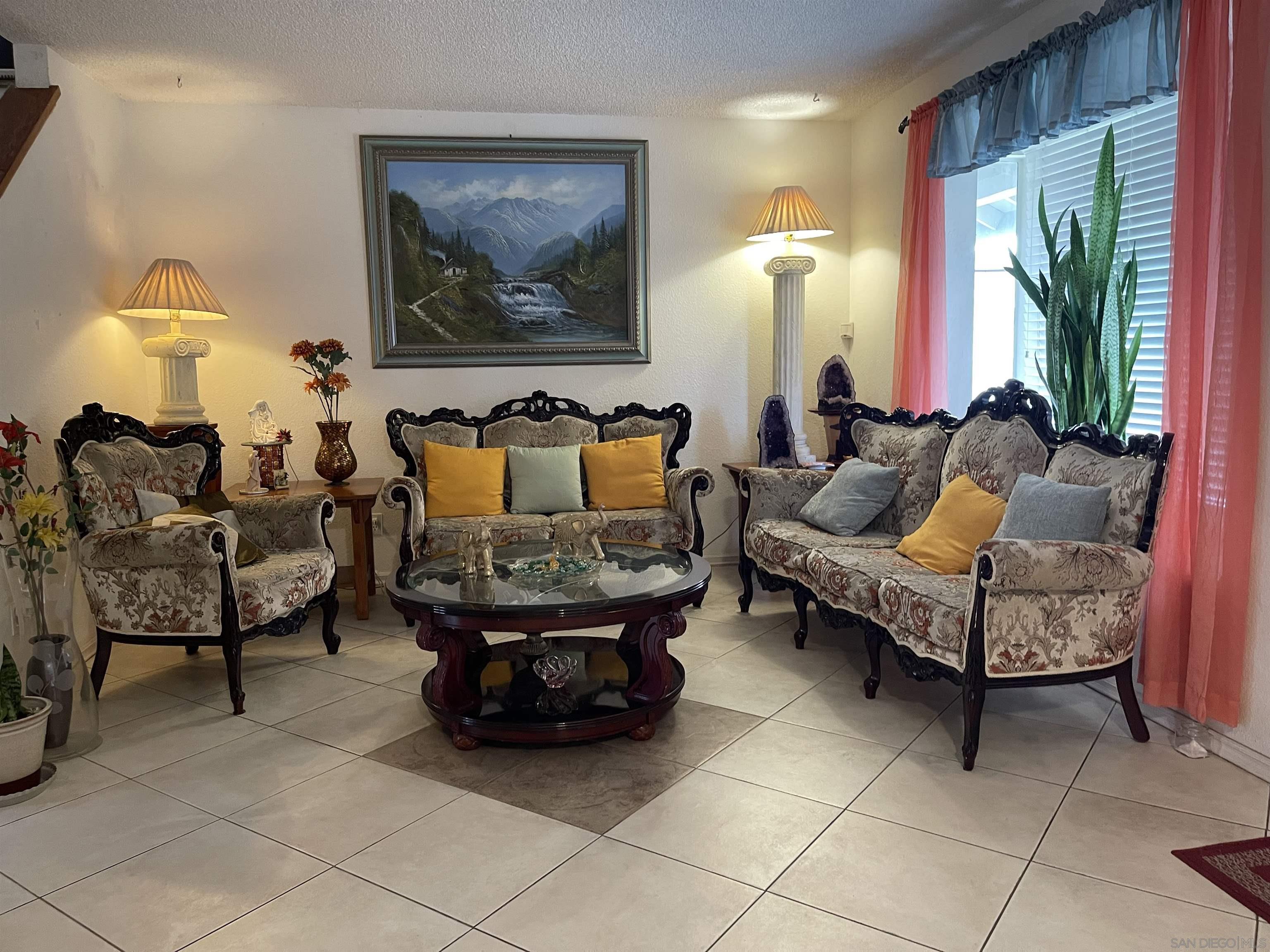 Detail Gallery Image 8 of 14 For 7483  Tooma  #B,  San Diego,  CA 92139 - 3 Beds | 2/1 Baths