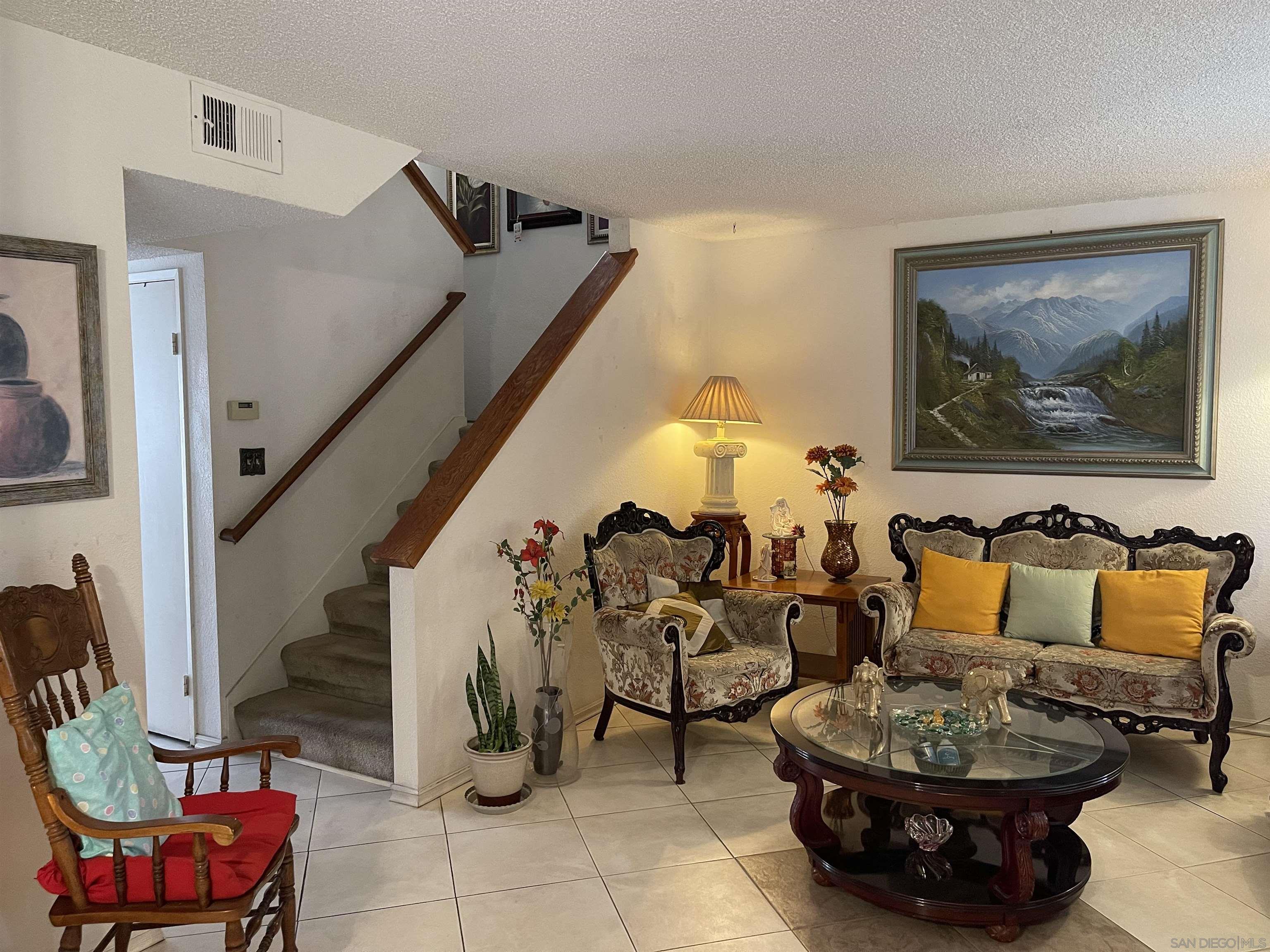 Detail Gallery Image 10 of 14 For 7483  Tooma  #B,  San Diego,  CA 92139 - 3 Beds | 2/1 Baths