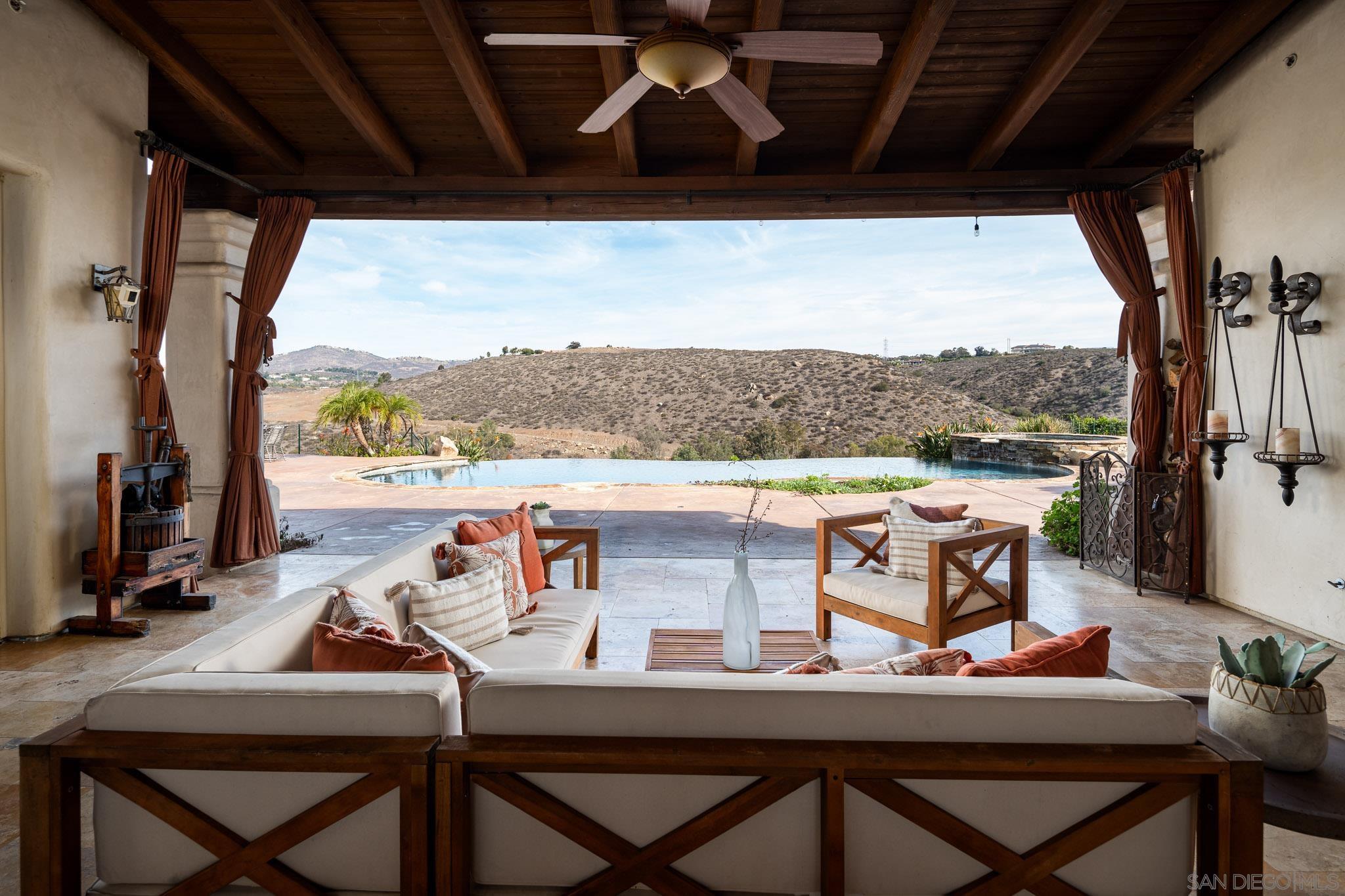 Detail Gallery Image 8 of 48 For 16531  Zumaque, Rancho Santa Fe,  CA 92067 - 4 Beds | 4/1 Baths