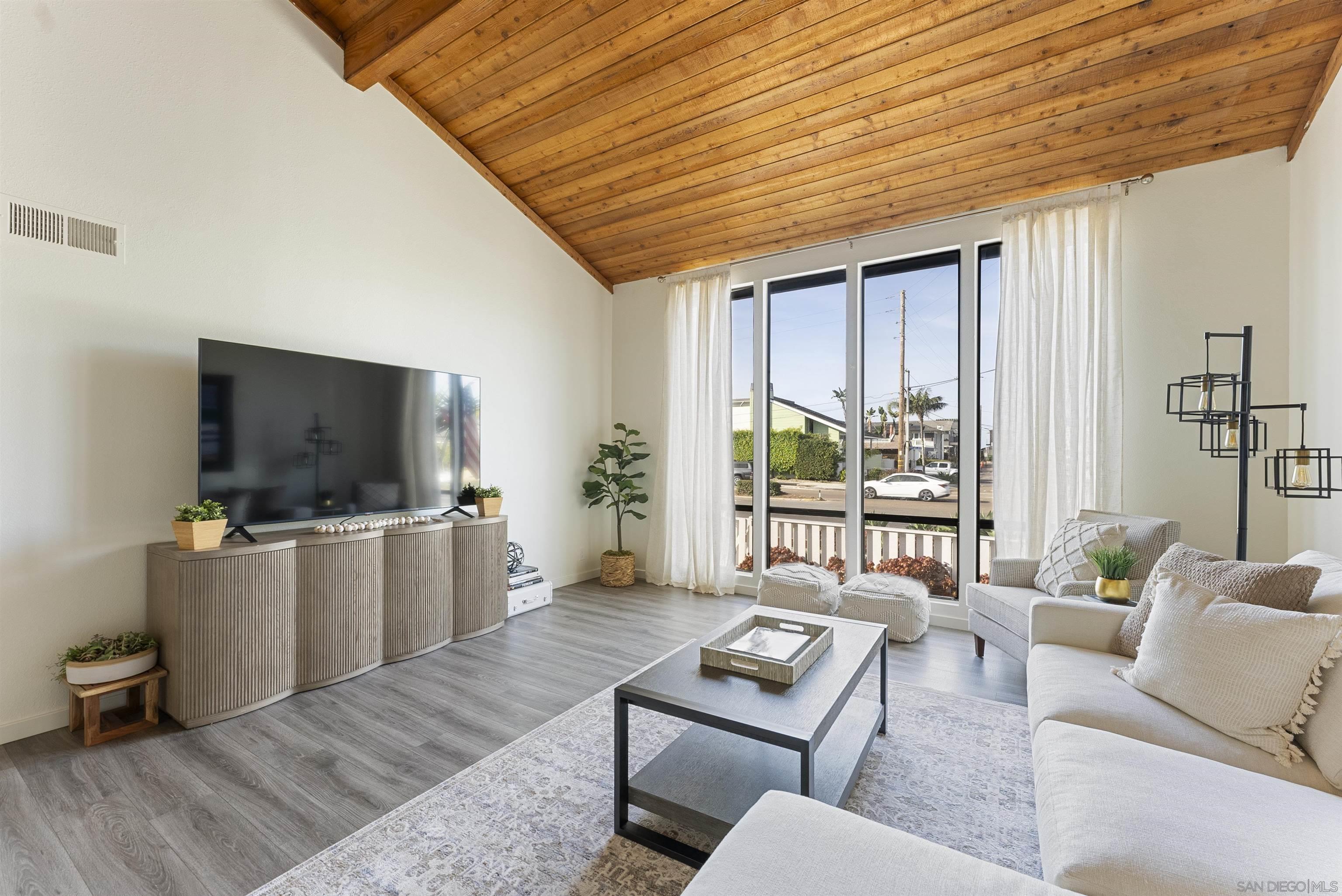 Detail Gallery Image 3 of 29 For 2435  Camino Del Mar, Del Mar,  CA 92014 - 4 Beds | 3 Baths