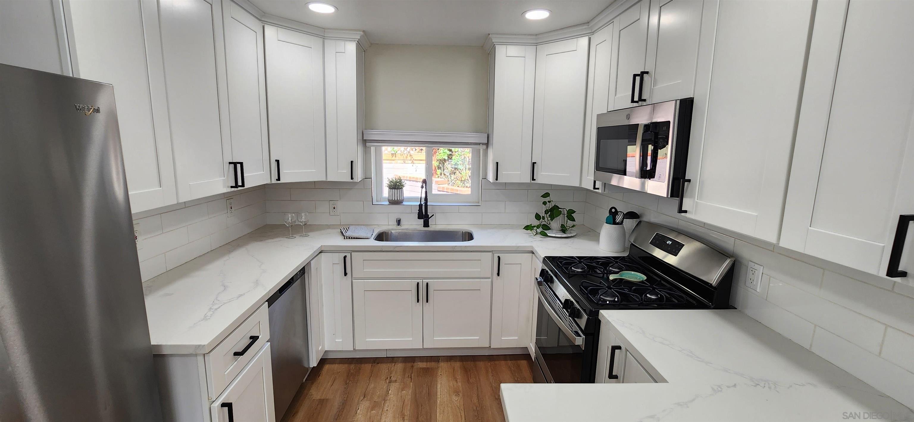 Front Image Thumbnail for SD250043964