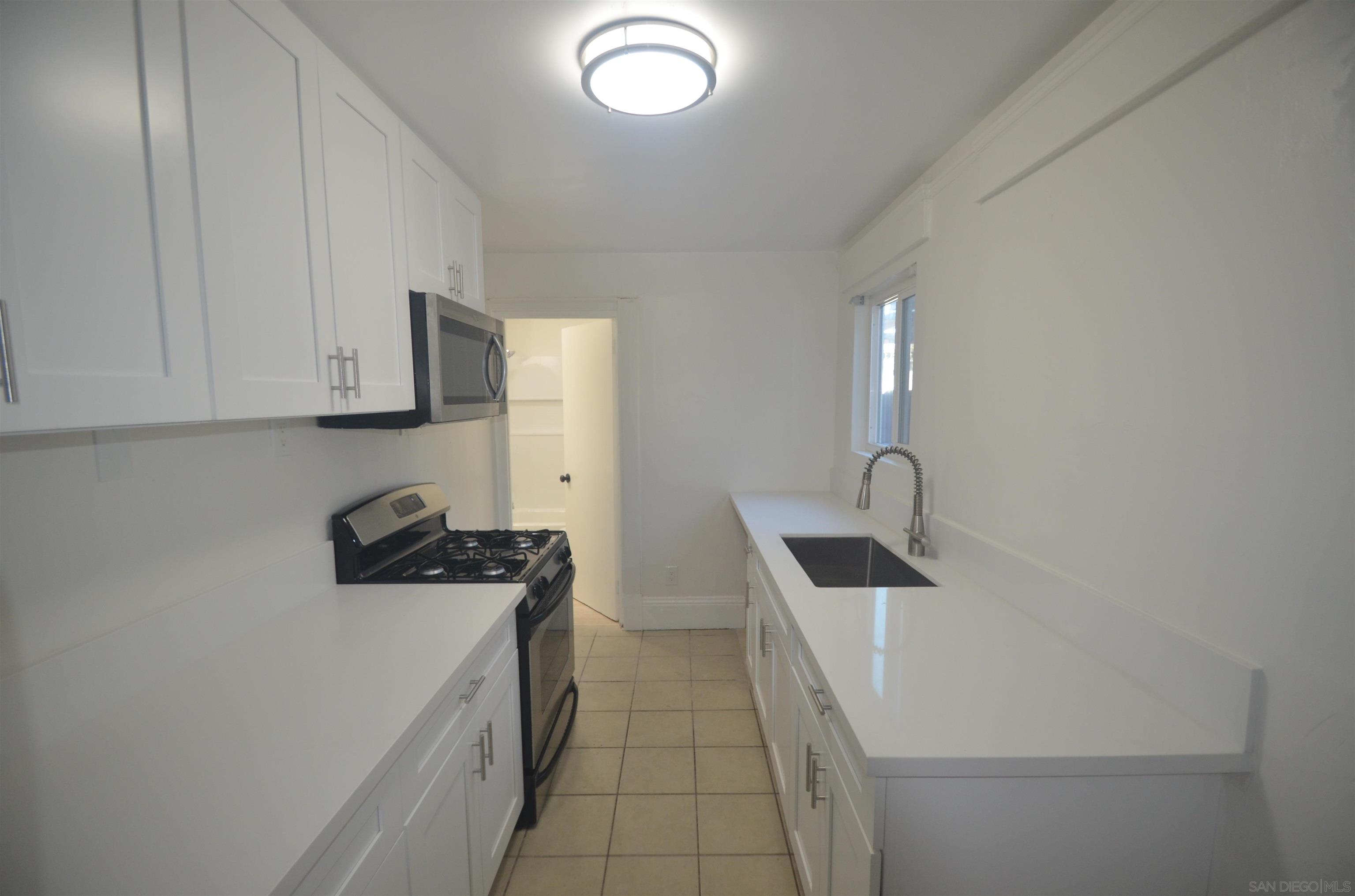 Detail Gallery Image 2 of 18 For 625  Palm Ave  8, National City,  CA 91950 - 3 Beds | 1 Baths