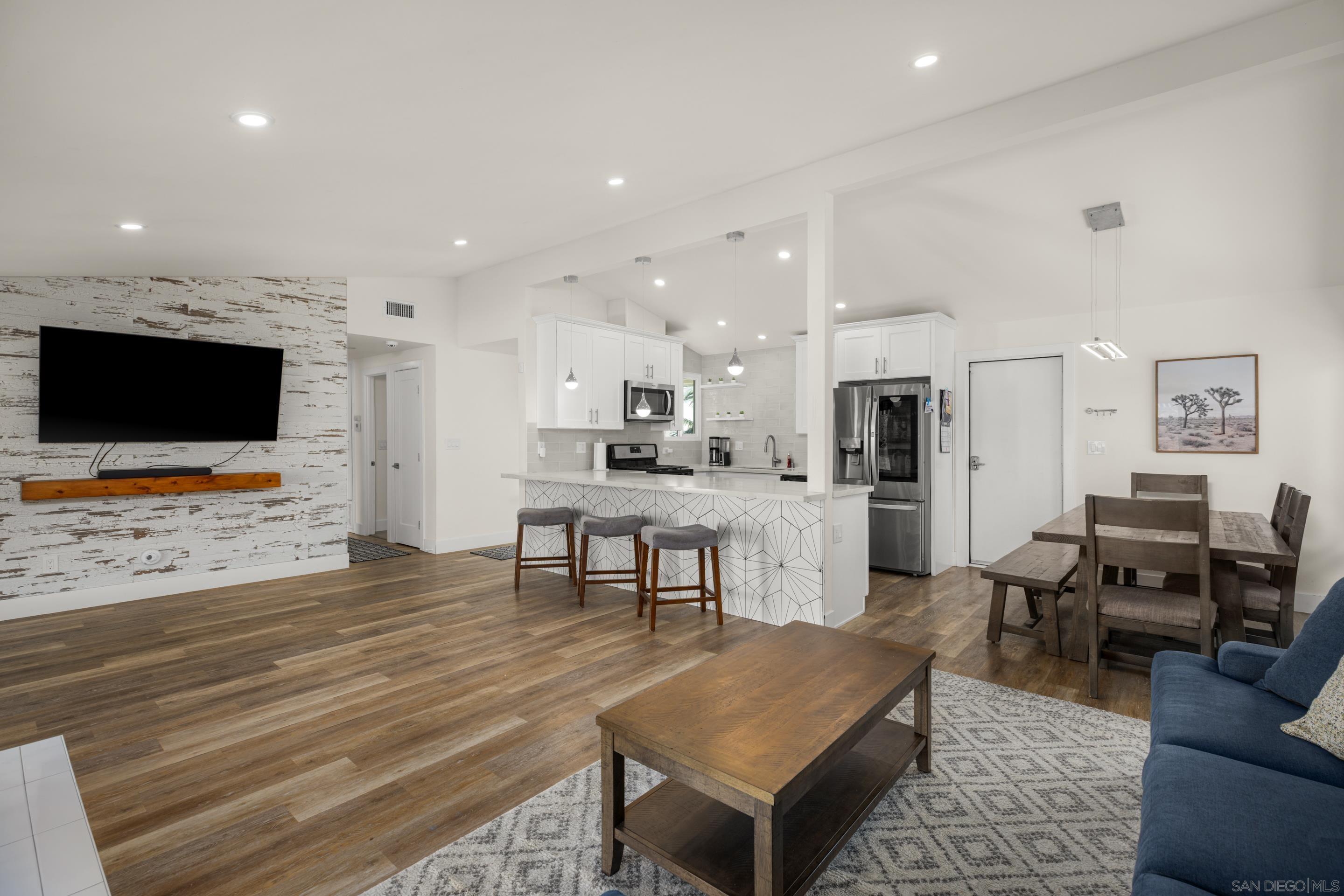 Detail Gallery Image 2 of 21 For 3451  Lockwood Dr, San Diego,  CA 92123 - 3 Beds | 2 Baths