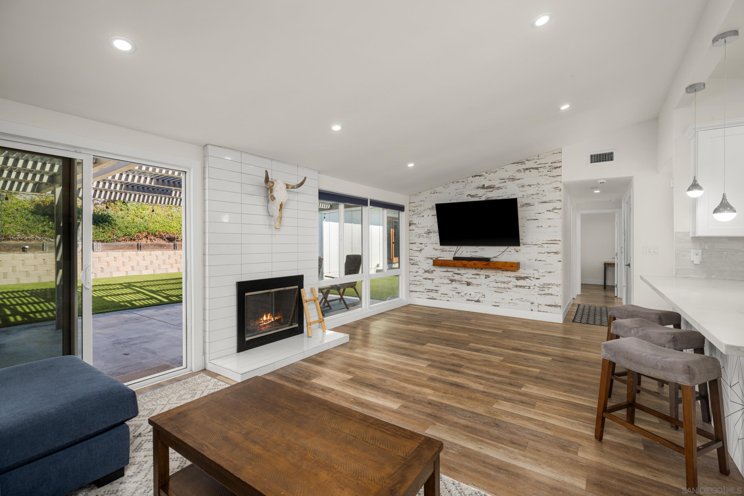 Detail Gallery Image 8 of 21 For 3451  Lockwood Dr, San Diego,  CA 92123 - 3 Beds | 2 Baths