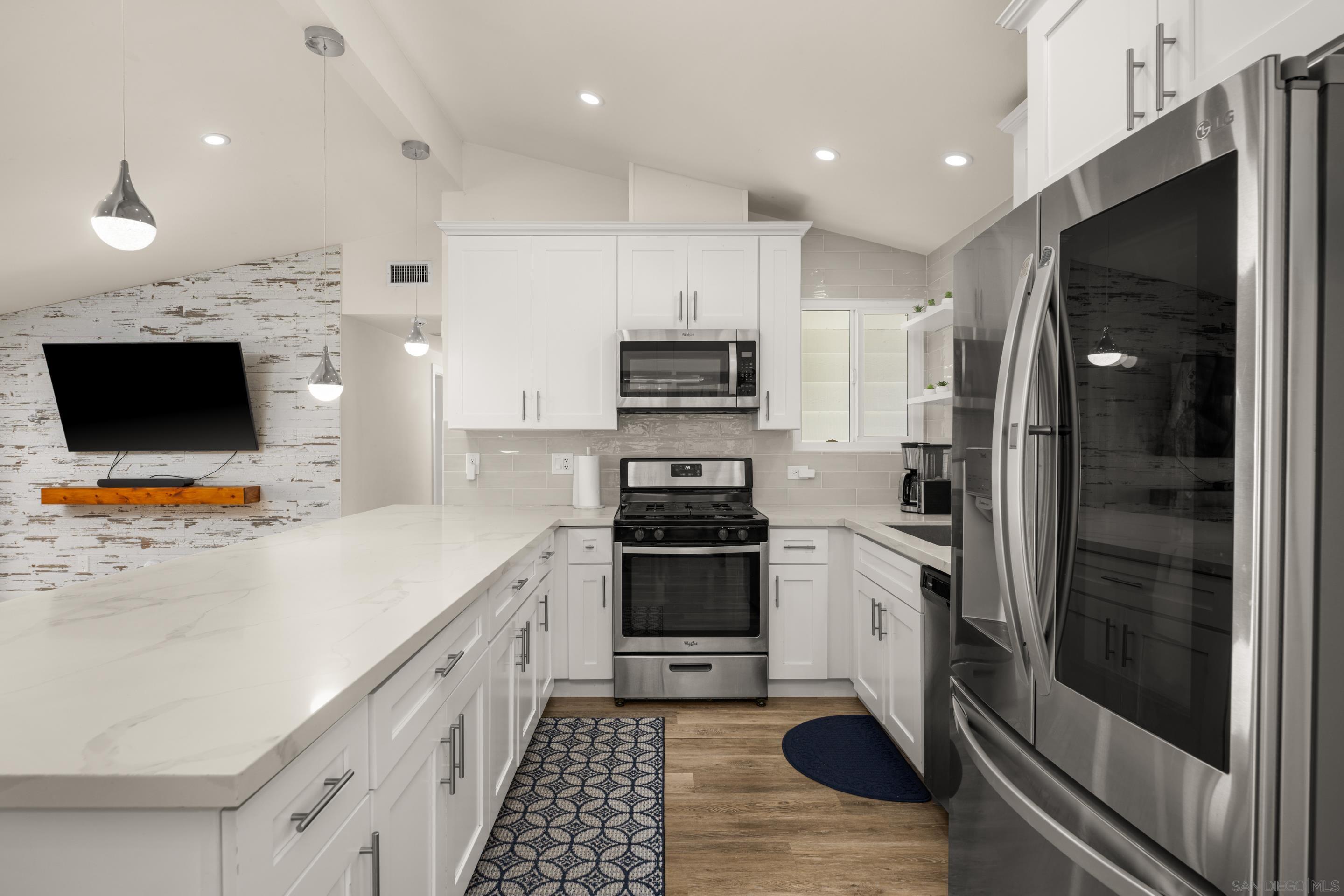 Detail Gallery Image 10 of 21 For 3451  Lockwood Dr, San Diego,  CA 92123 - 3 Beds | 2 Baths