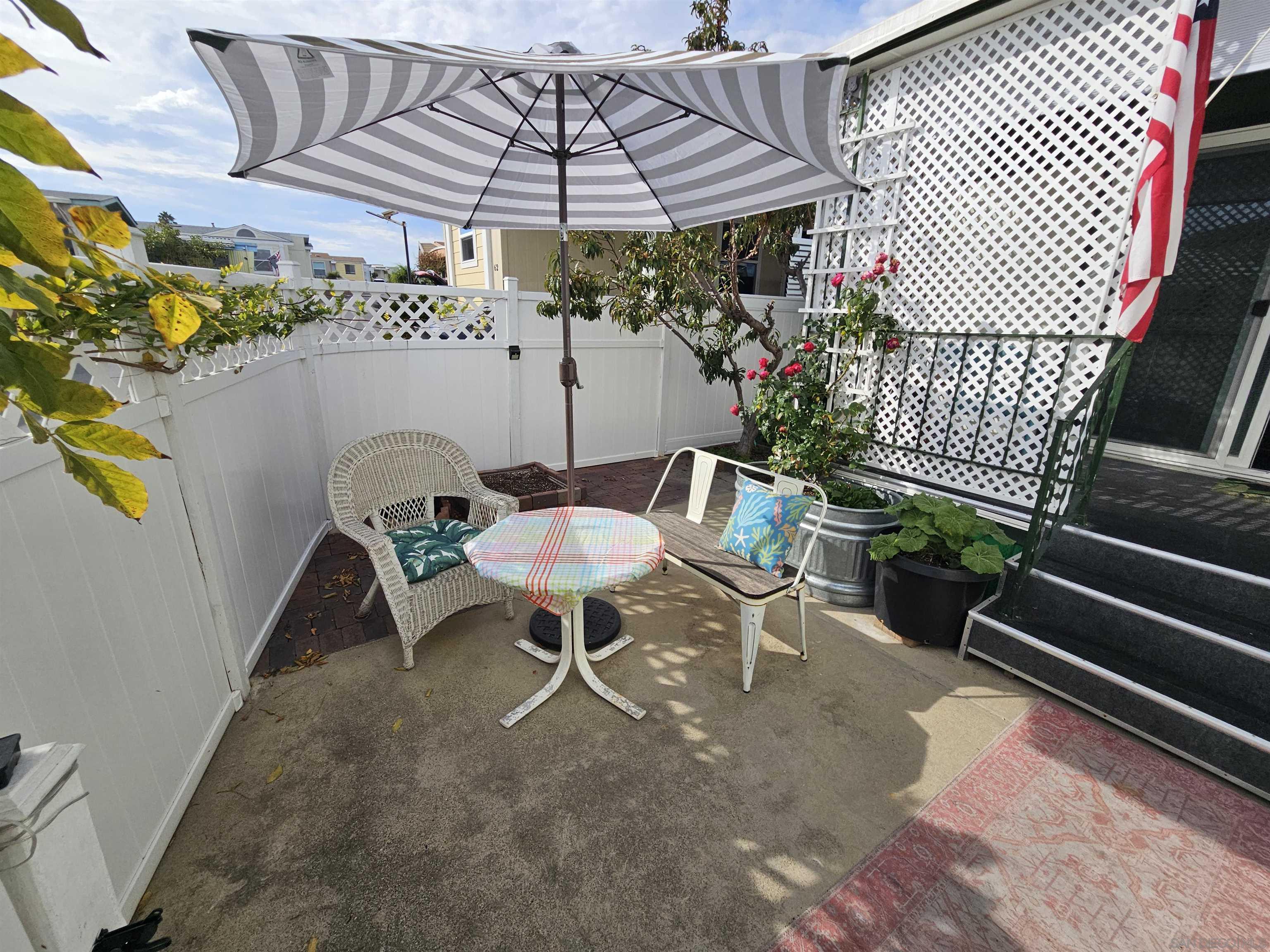 Detail Gallery Image 2 of 21 For 61  Hummingbird Ln, Oceanside,  CA 92057 - 2 Beds | 1 Baths