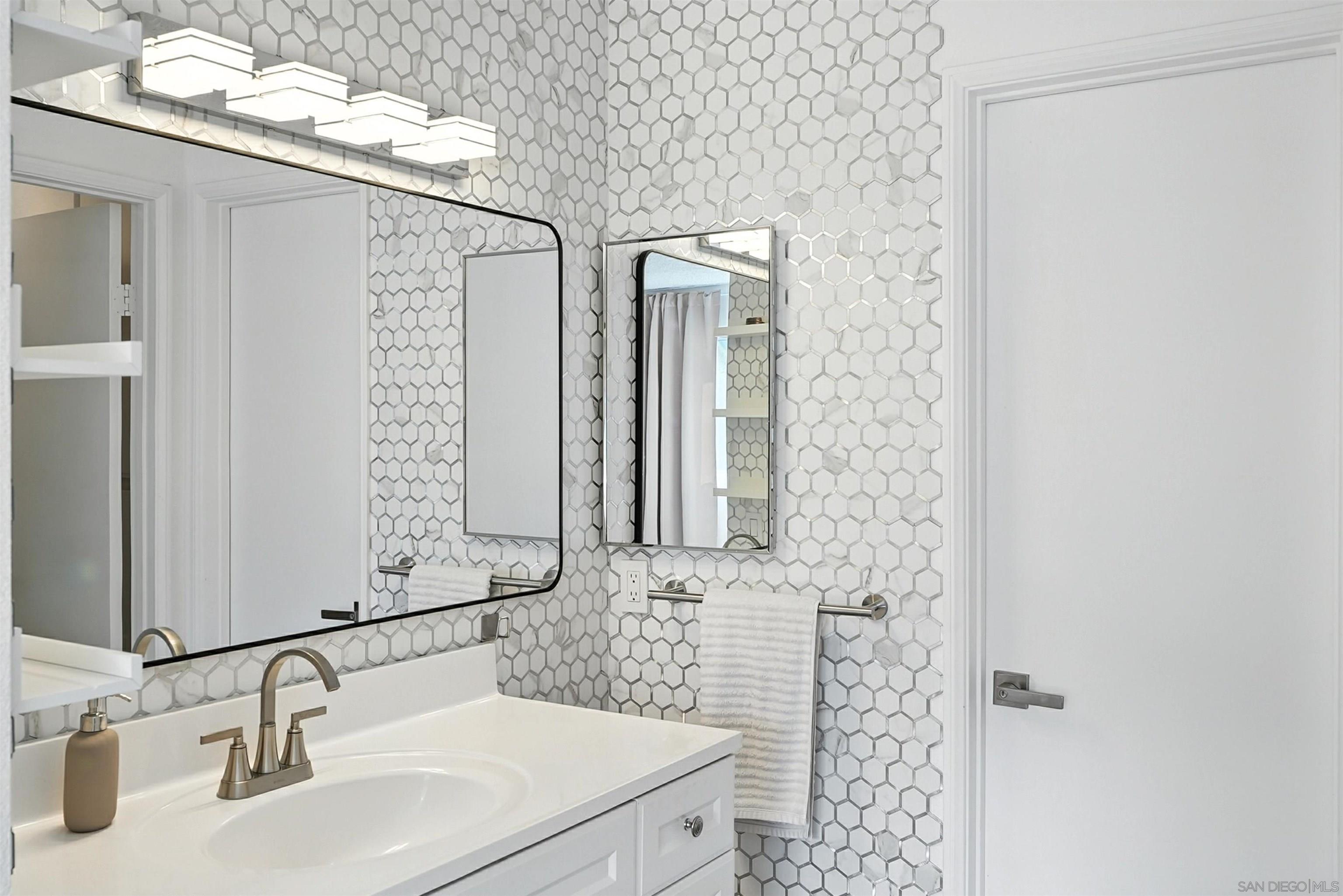 Detail Gallery Image 12 of 17 For 6929  Park Mesa Way  #126,  San Diego,  CA 92111 - 2 Beds | 1/1 Baths