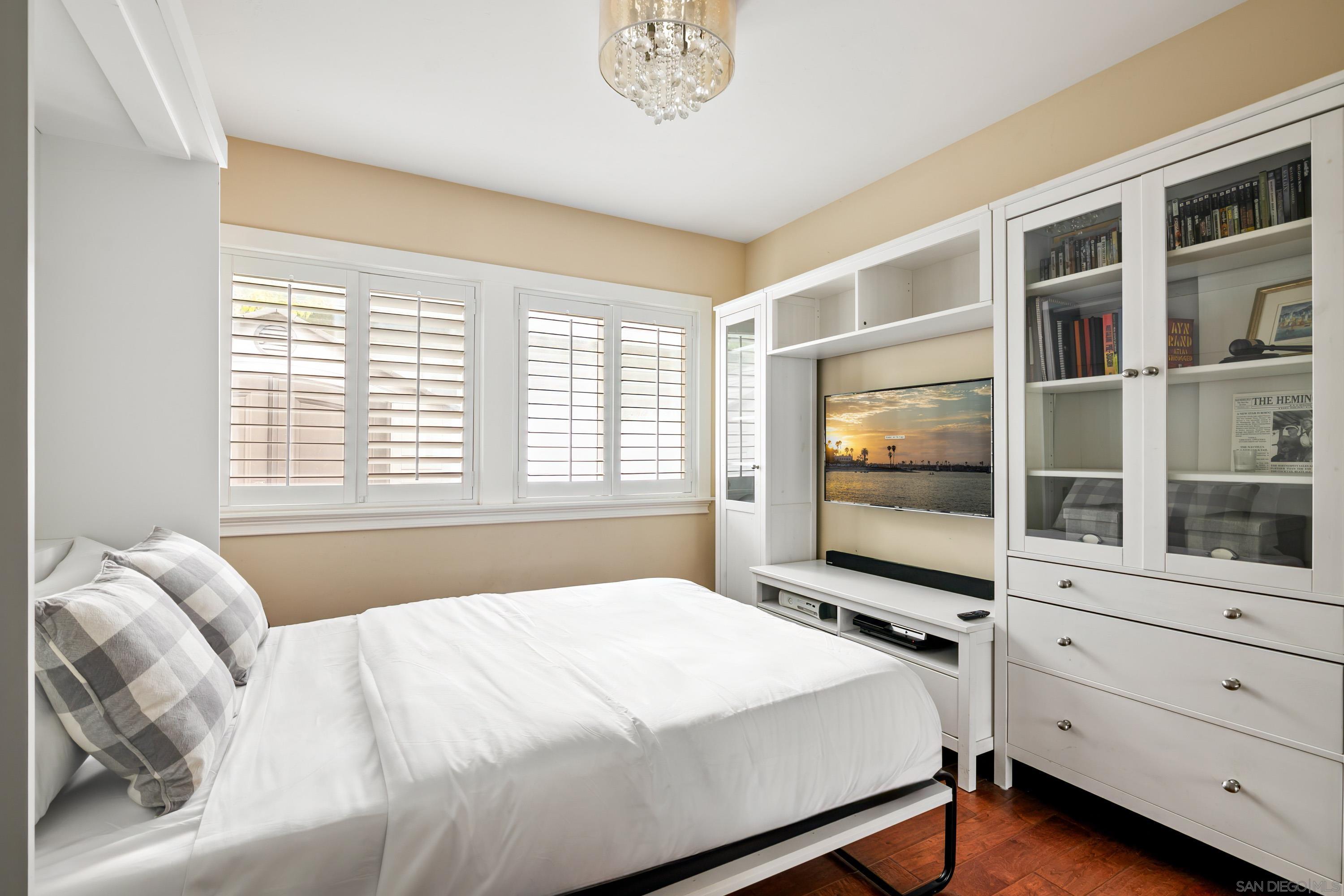 Detail Gallery Image 12 of 22 For 1865  Mission Cliff Drive, San Diego,  CA 92116 - 3 Beds | 2 Baths