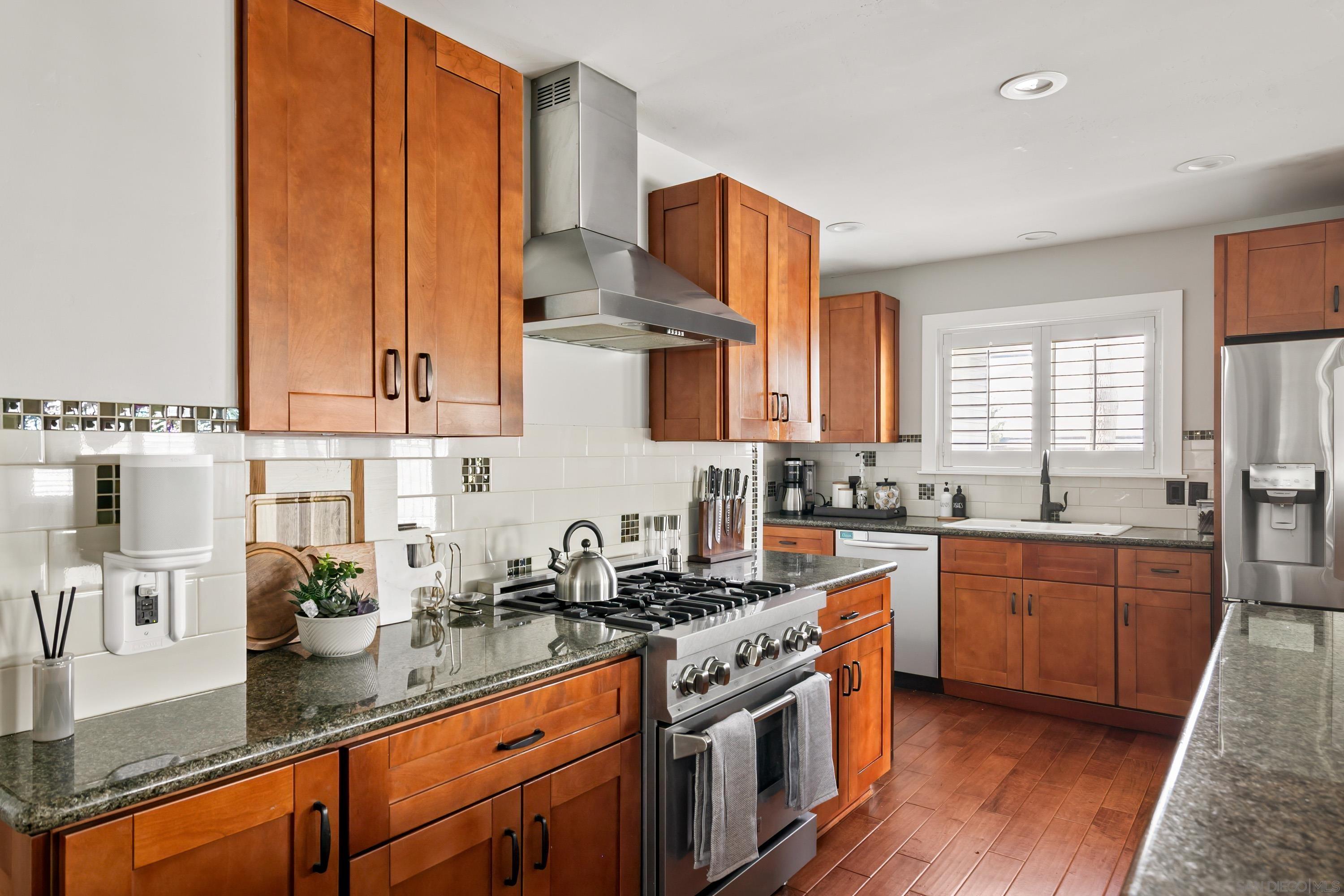 Detail Gallery Image 3 of 22 For 1865  Mission Cliff Drive, San Diego,  CA 92116 - 3 Beds | 2 Baths