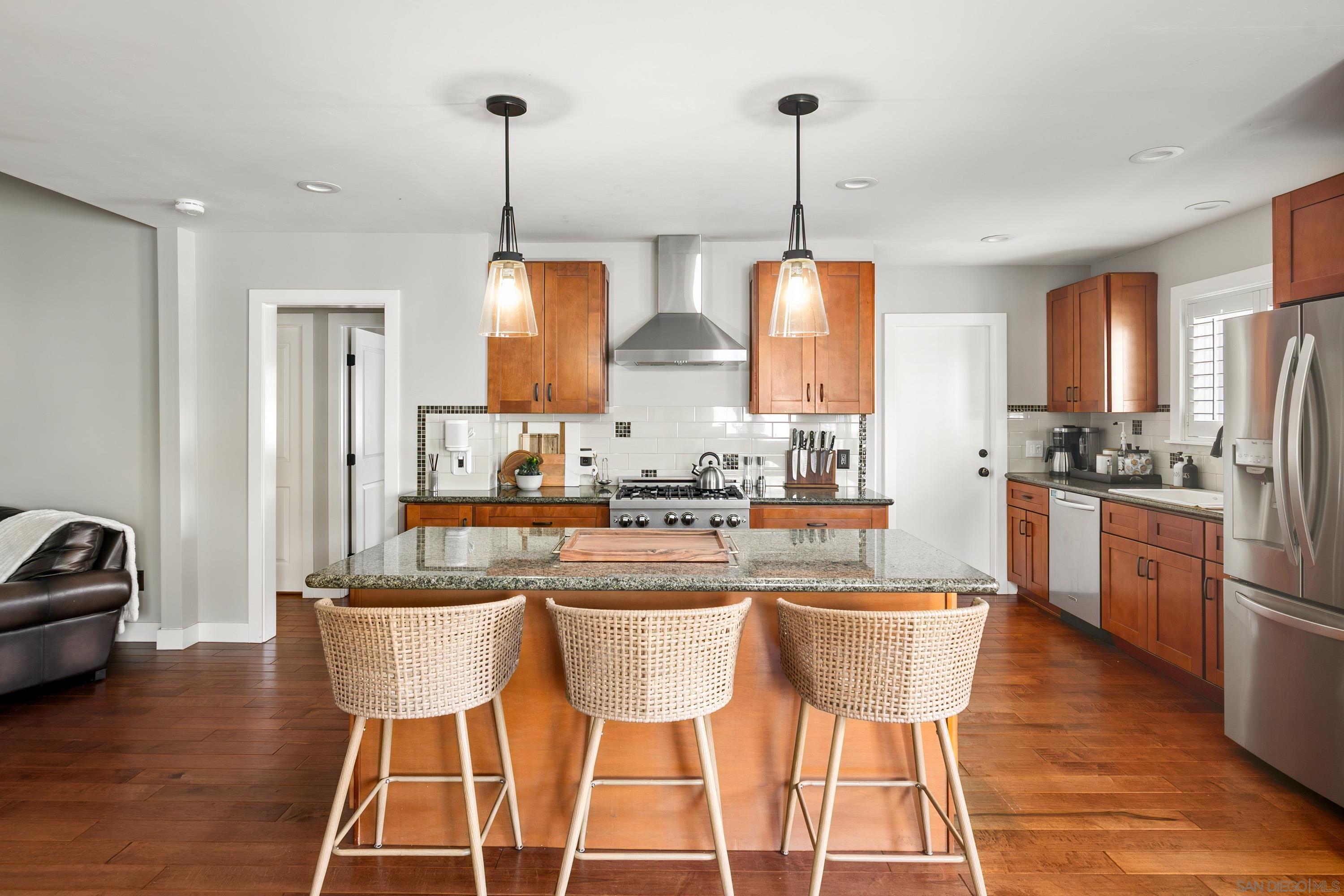 Detail Gallery Image 7 of 22 For 1865  Mission Cliff Drive, San Diego,  CA 92116 - 3 Beds | 2 Baths