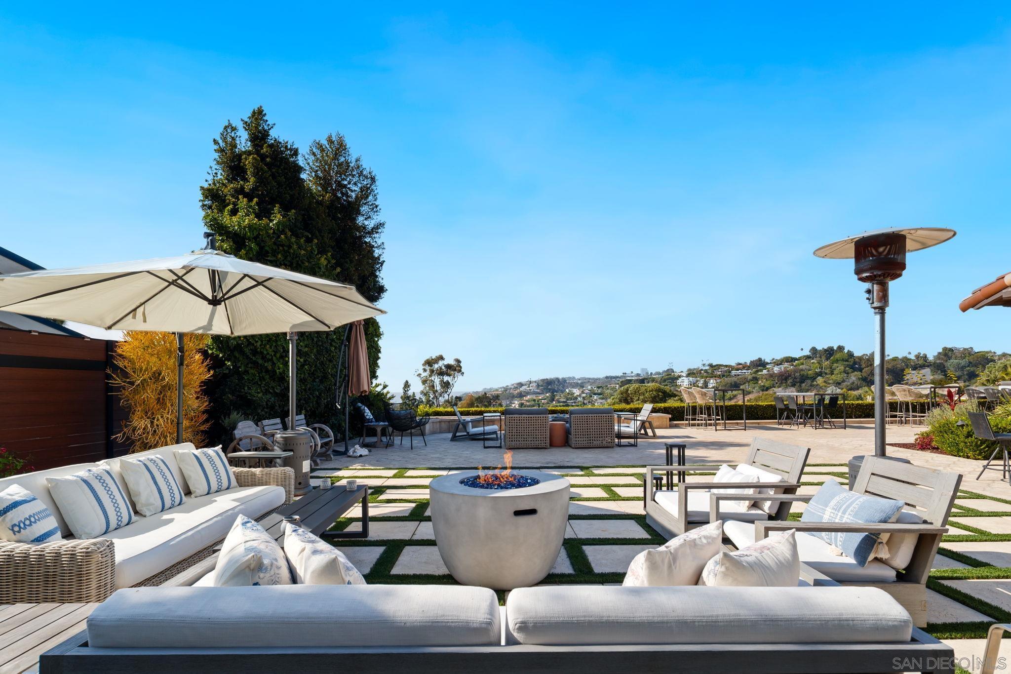 Detail Gallery Image 19 of 67 For 7853  via Capri, La Jolla,  CA 92037 - 6 Beds | 6 Baths