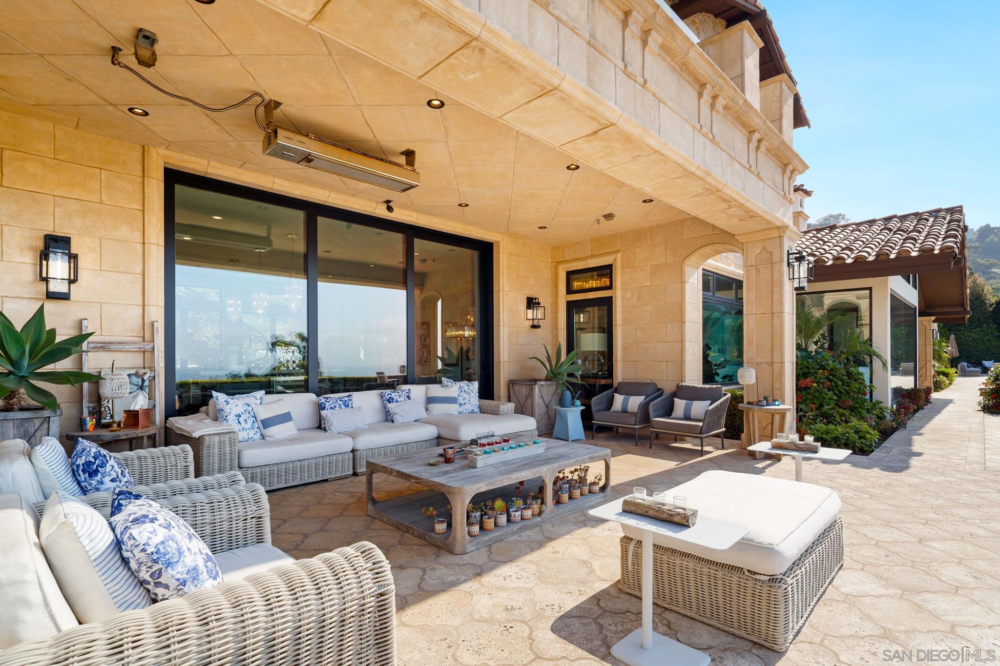 Detail Gallery Image 27 of 67 For 7853  via Capri, La Jolla,  CA 92037 - 6 Beds | 6 Baths