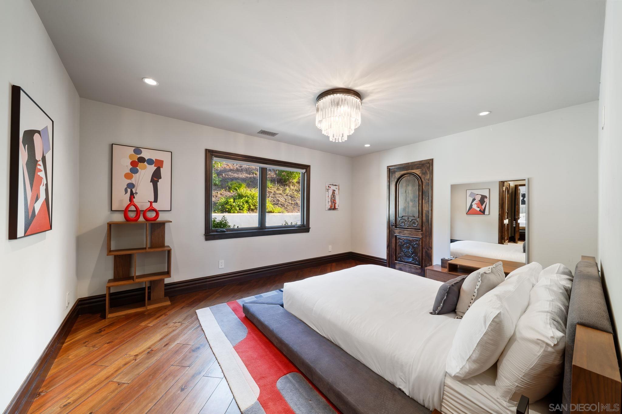 Detail Gallery Image 40 of 67 For 7853  via Capri, La Jolla,  CA 92037 - 6 Beds | 6 Baths