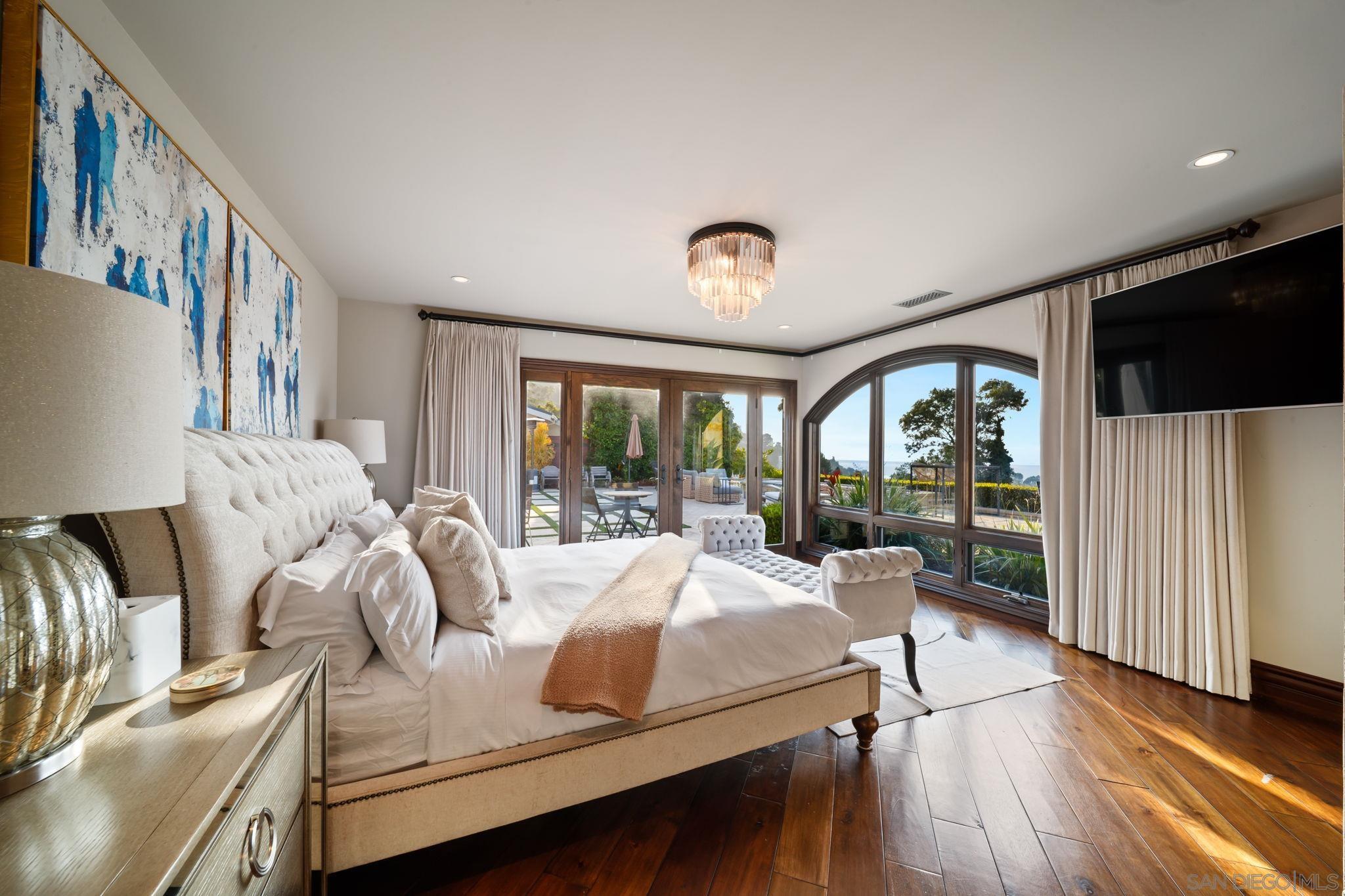 Detail Gallery Image 46 of 67 For 7853  via Capri, La Jolla,  CA 92037 - 6 Beds | 6 Baths