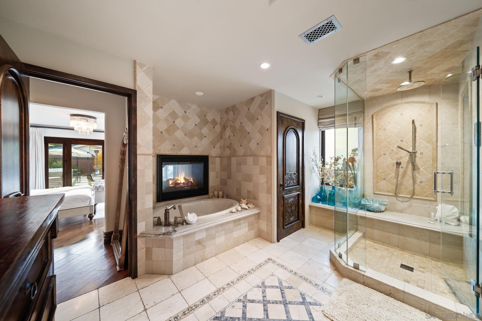 Detail Gallery Image 49 of 67 For 7853  via Capri, La Jolla,  CA 92037 - 6 Beds | 6 Baths
