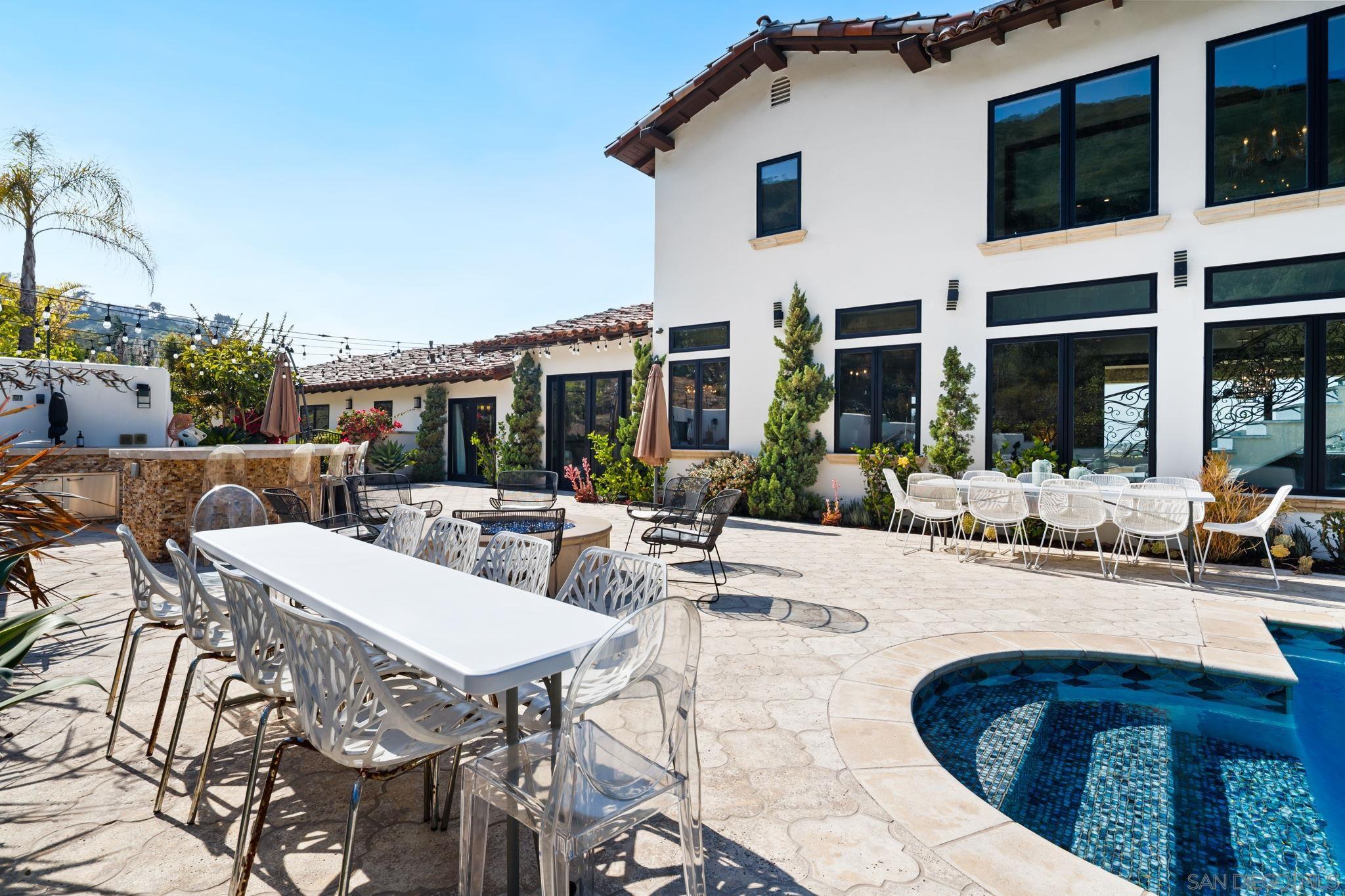 Detail Gallery Image 6 of 67 For 7853  via Capri, La Jolla,  CA 92037 - 6 Beds | 6 Baths