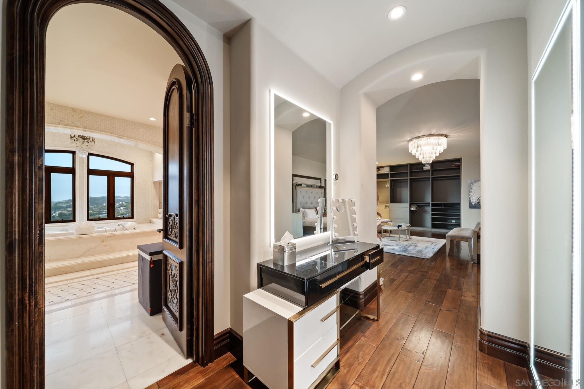 Detail Gallery Image 61 of 67 For 7853  via Capri, La Jolla,  CA 92037 - 6 Beds | 6 Baths